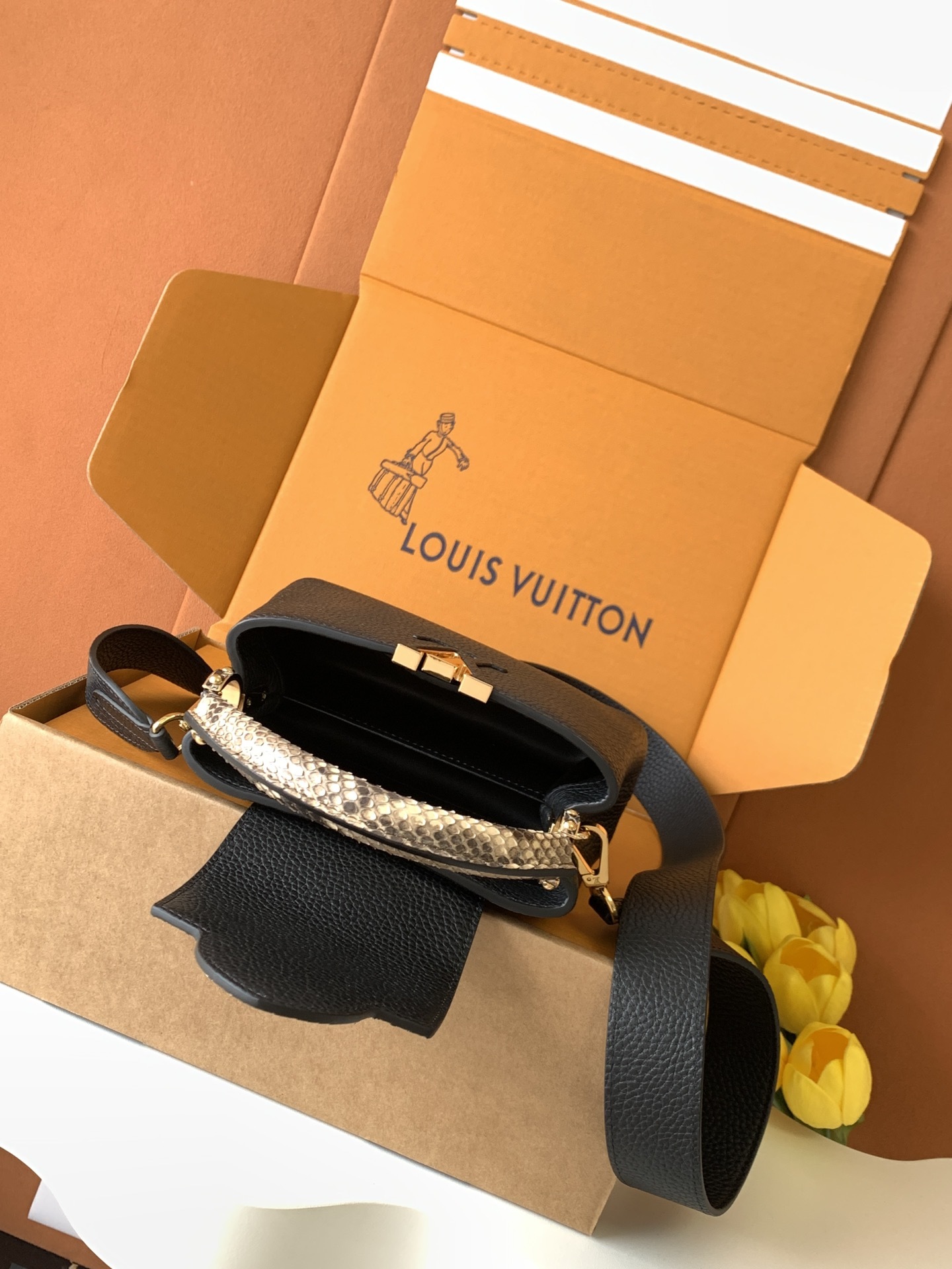 【特级MB芯片版原厂皮】Capucines 迷你 黑色配蟒蛇金型号:M81410黑色蟒蛇动态芯片版材料: