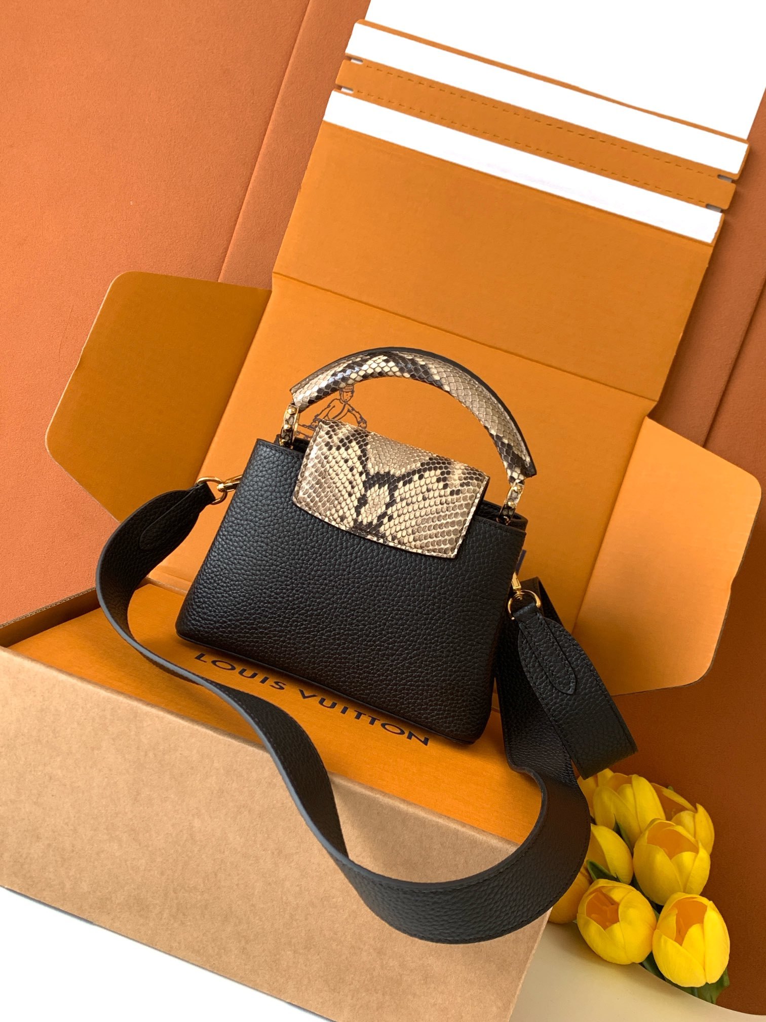 【特级MB芯片版原厂皮】Capucines 迷你 黑色配蟒蛇金型号:M81410黑色蟒蛇动态芯片版材料: