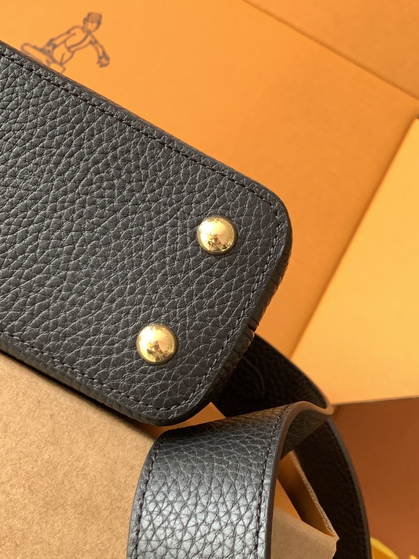 【特级MB新版芯片原厂皮】Capucines 迷你 黑配亮光蟒蛇金型号:M81208材料:A级全钢五金,