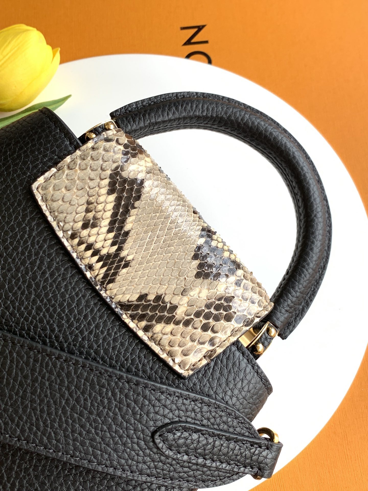 【特级MB新版芯片原厂皮】Capucines 迷你 黑配亮光蟒蛇金型号:M81208材料:A级全钢五金,