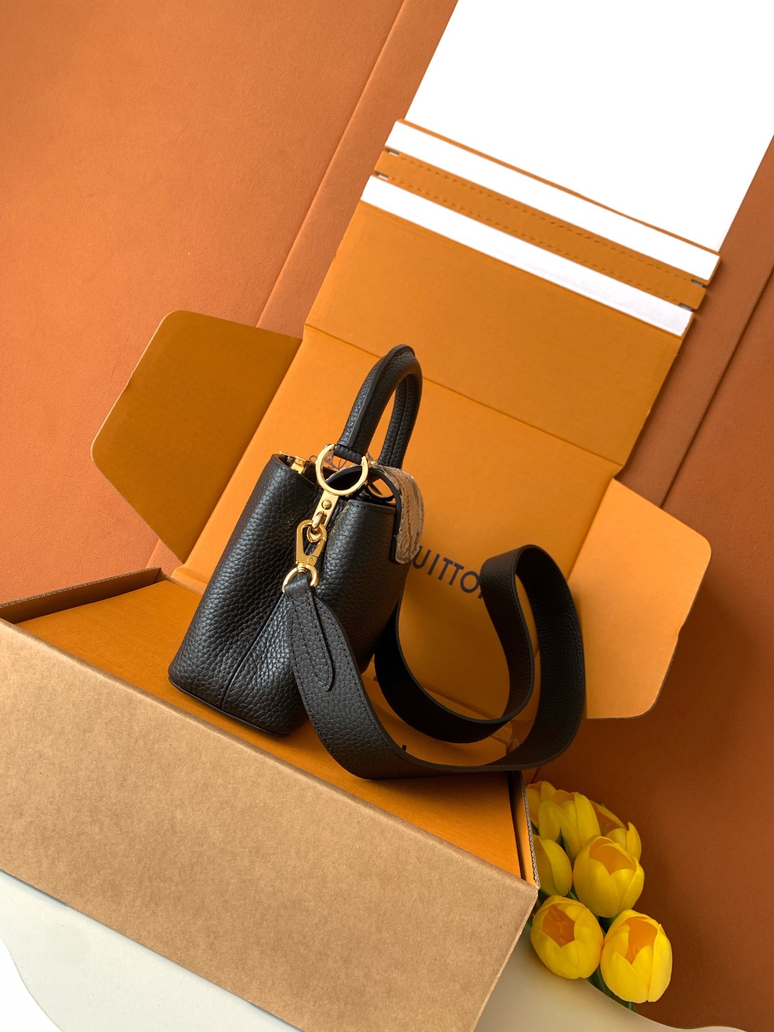 【特级MB新版芯片原厂皮】Capucines 迷你 黑配亮光蟒蛇金型号:M81208材料:A级全钢五金,