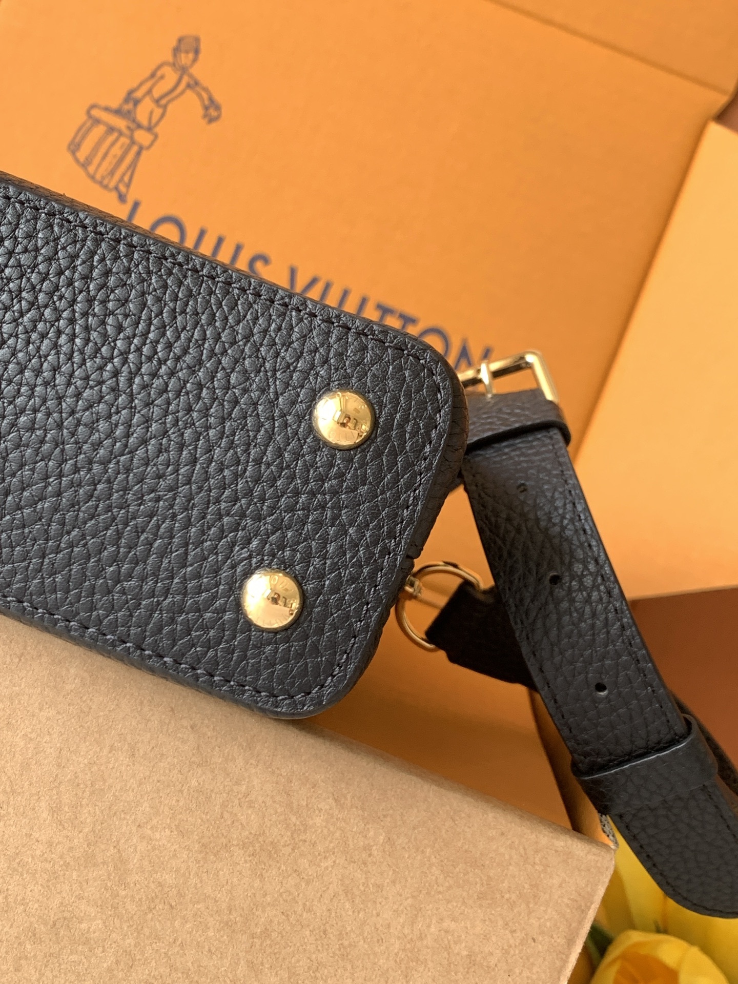 N85516特级全钢 黑配亮光蟒蛇金动态163 2024 夏季款 Capucines 迷你手袋取材 Ta