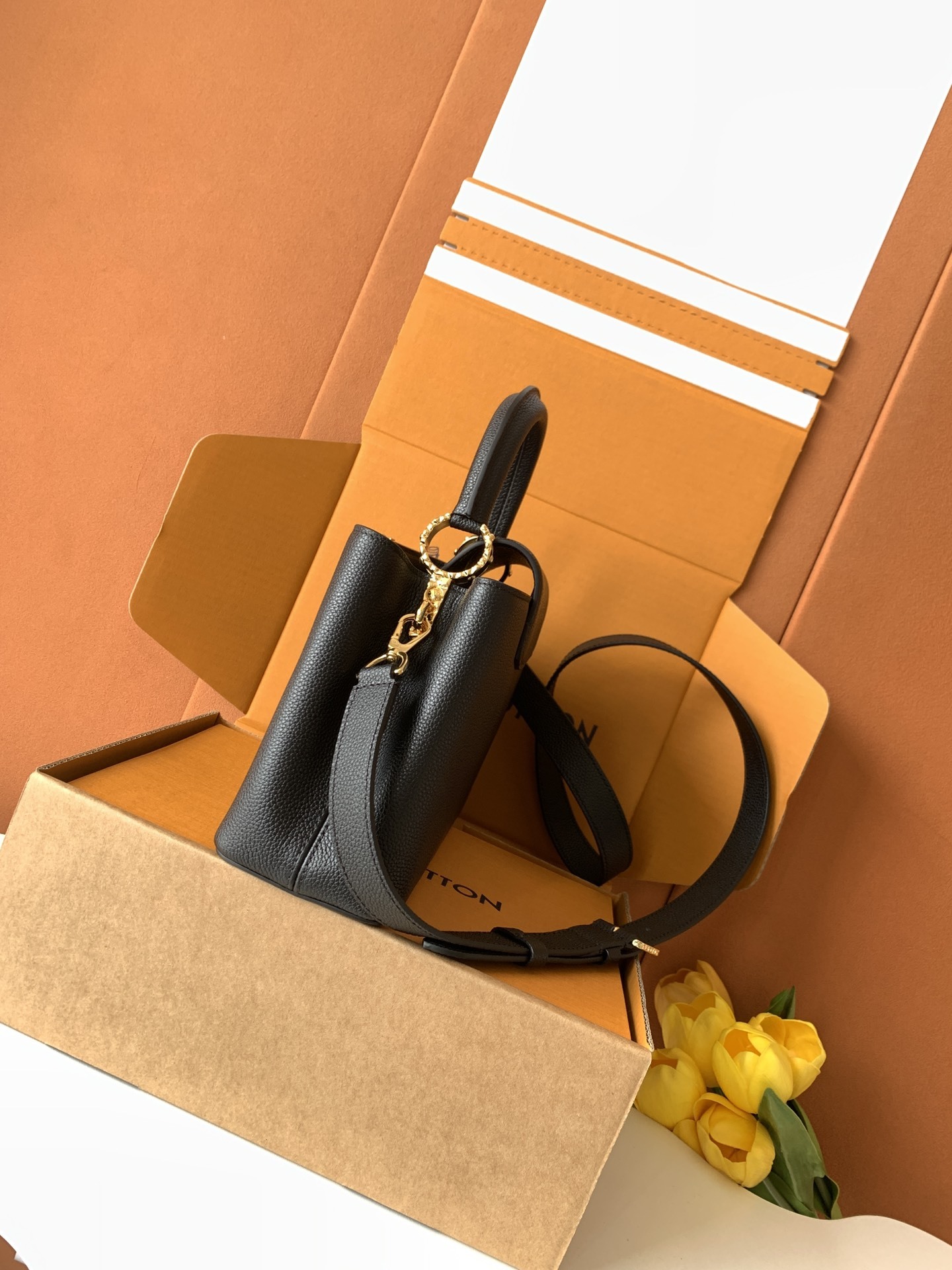 【全钢五金 变码芯片】特级配全套包装 M24672进口牛皮黑色金扣中号本款capucines eastw