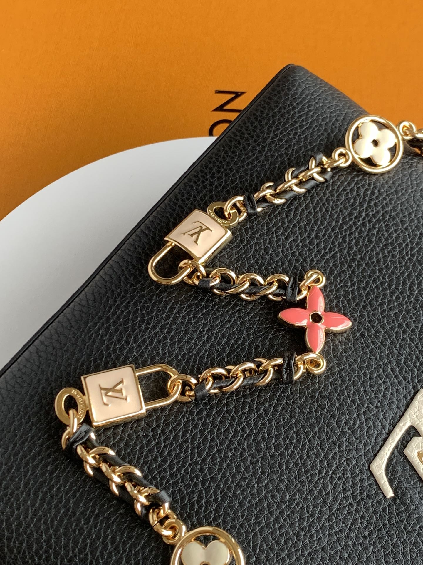Louis Vuitton 动态芯片版 全钢进口牛皮 M23950黑色配白色金升级版五金