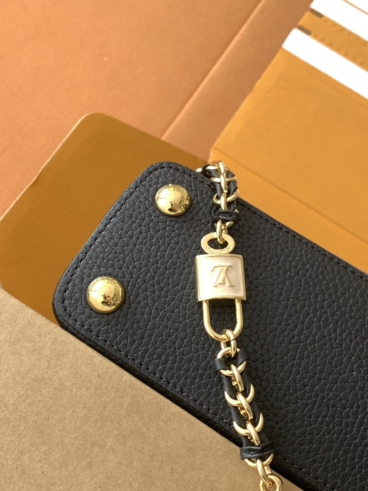 Louis Vuitton 动态芯片版 全钢进口牛皮 M23950黑色配白色金升级版五金