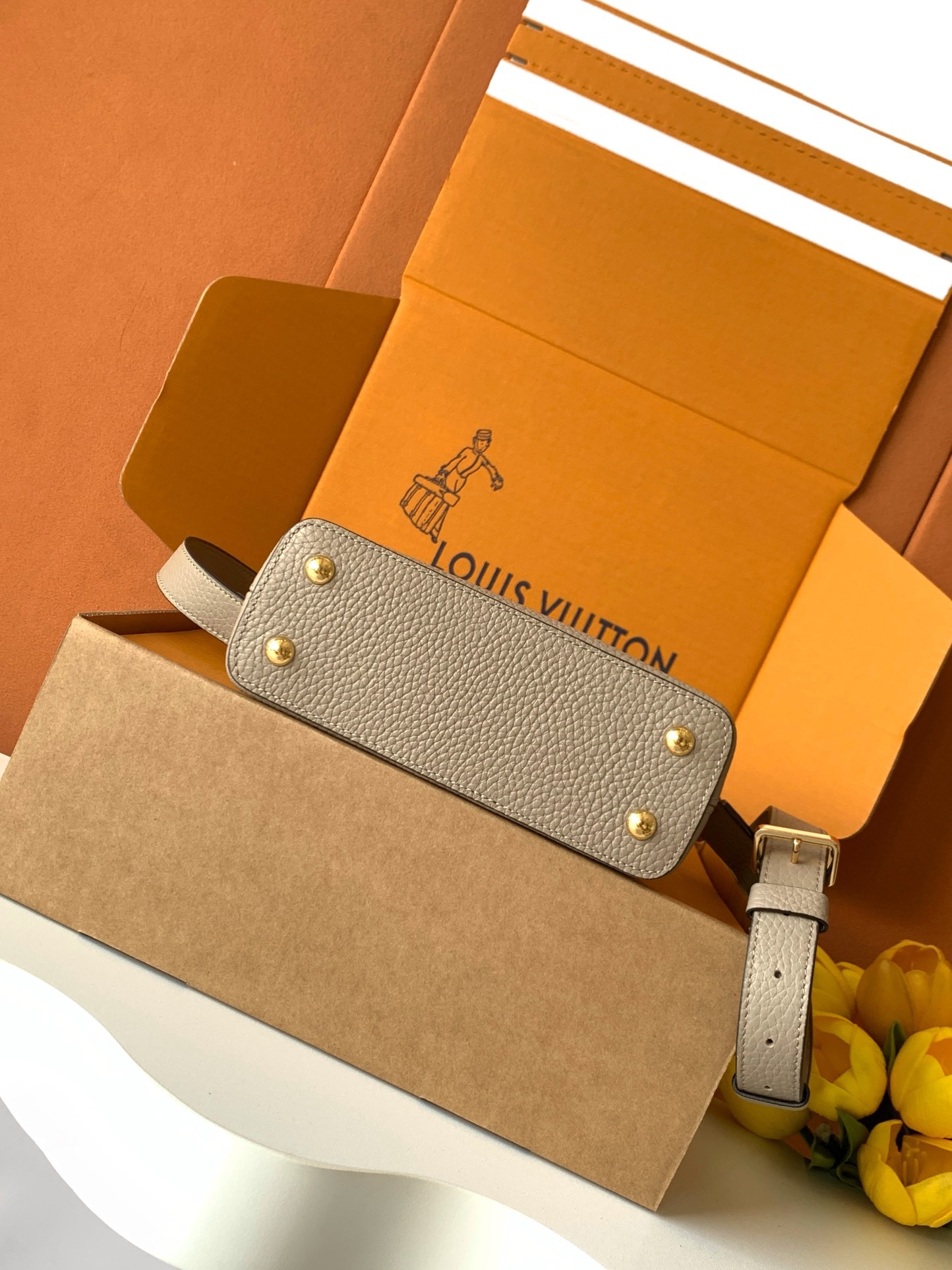 【特级MB新版芯片原厂皮】Capucines 迷你 大象灰金型号:M24729材料:A级全钢五金,进口牛