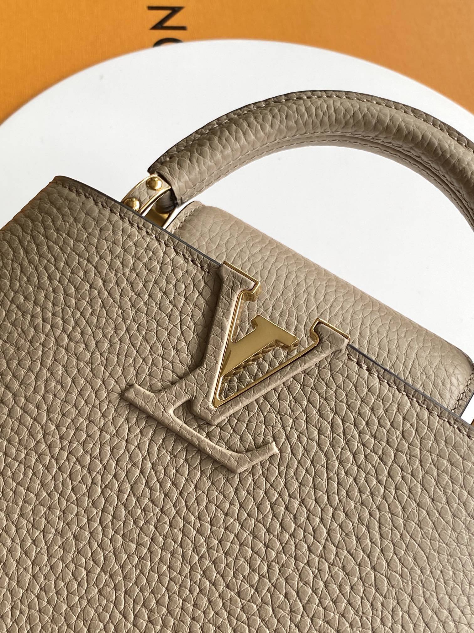 【特级MB新版芯片原厂皮】Capucines 迷你 大象灰金型号:M24729材料:A级全钢五金,进口牛