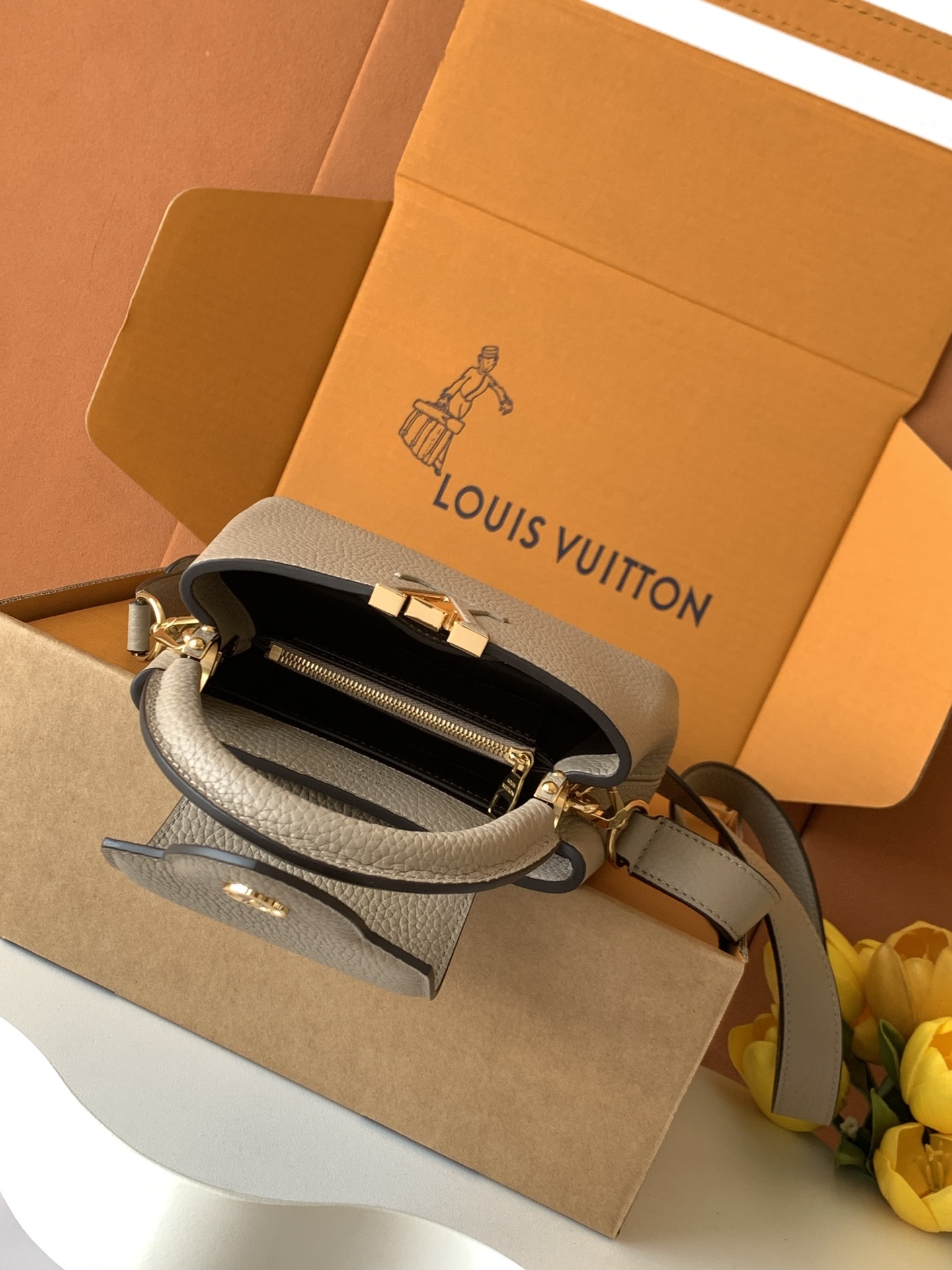 【特级MB新版芯片原厂皮】Capucines 迷你 大象灰金型号:M24729材料:A级全钢五金,进口牛