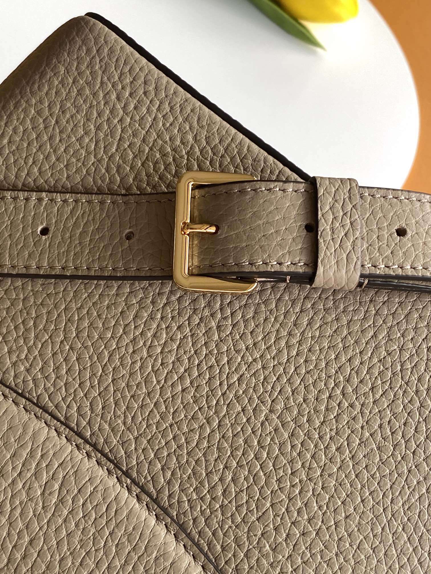 【特级MB新版芯片原厂皮】Capucines 迷你 大象灰金型号:M24729材料:A级全钢五金,进口牛