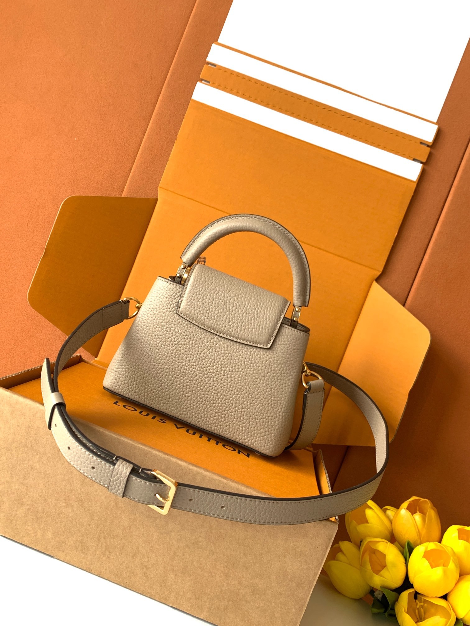 【特级MB新版芯片原厂皮】Capucines 迷你 大象灰金型号:M24729材料:A级全钢五金,进口牛