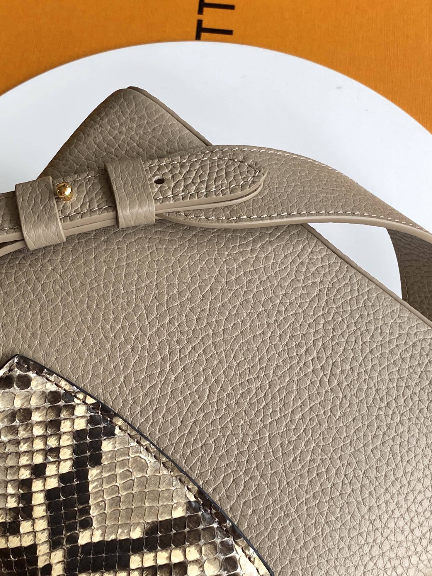 【特级MB芯片版原厂皮】Capucines 迷你 灰色配蟒蛇金型号:M80041黑色配亮光蟒蛇动态芯片版