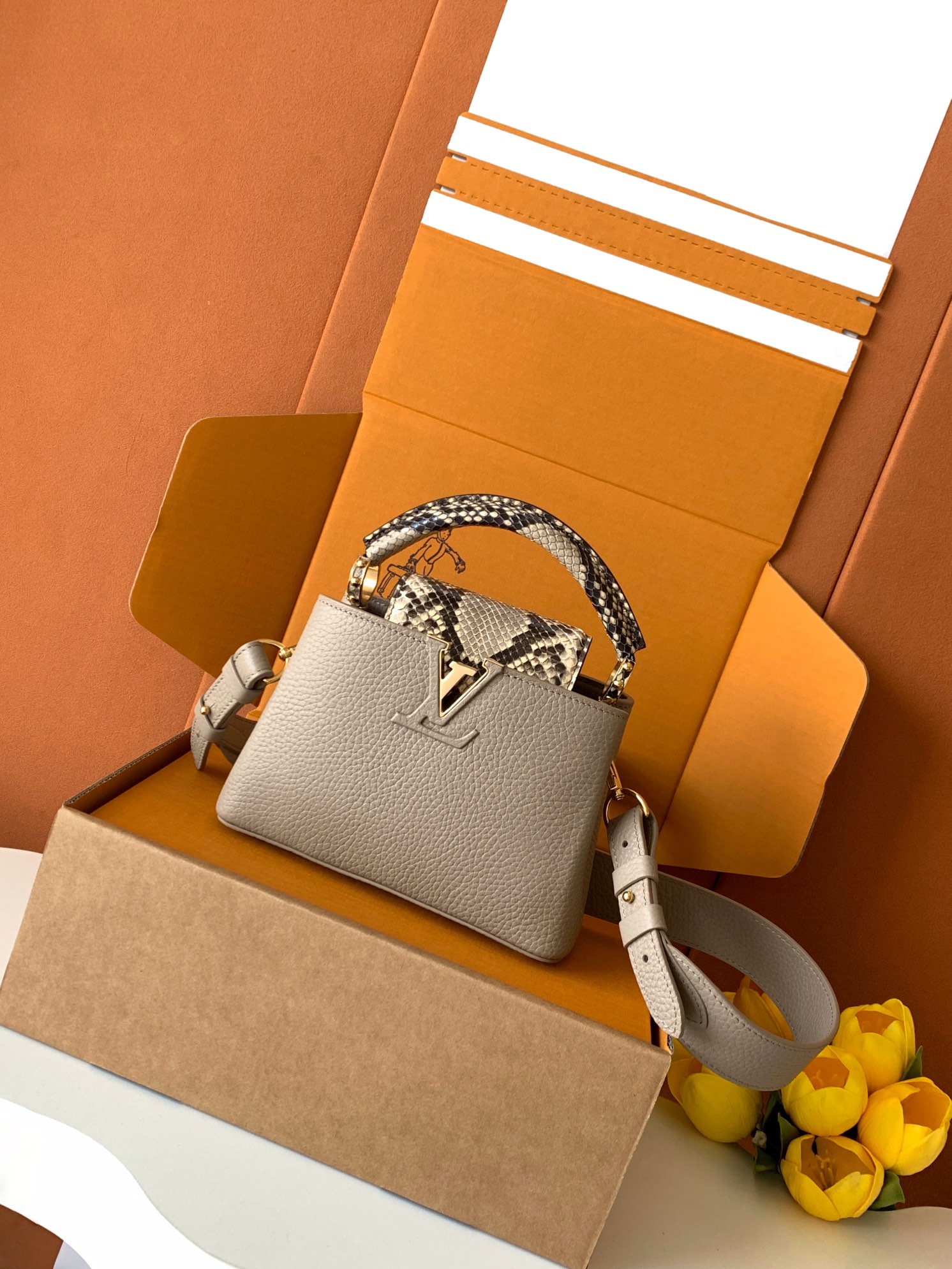 【特级MB芯片版原厂皮】Capucines 迷你 灰色配蟒蛇金型号：M80041黑色配亮光蟒蛇动态芯片版