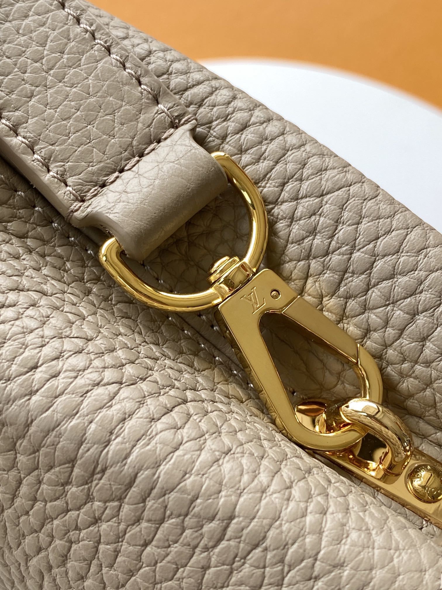 N85516特级全钢 灰色配亮光蟒蛇金动态163 2024 夏季款 Capucines 迷你手袋取材 T