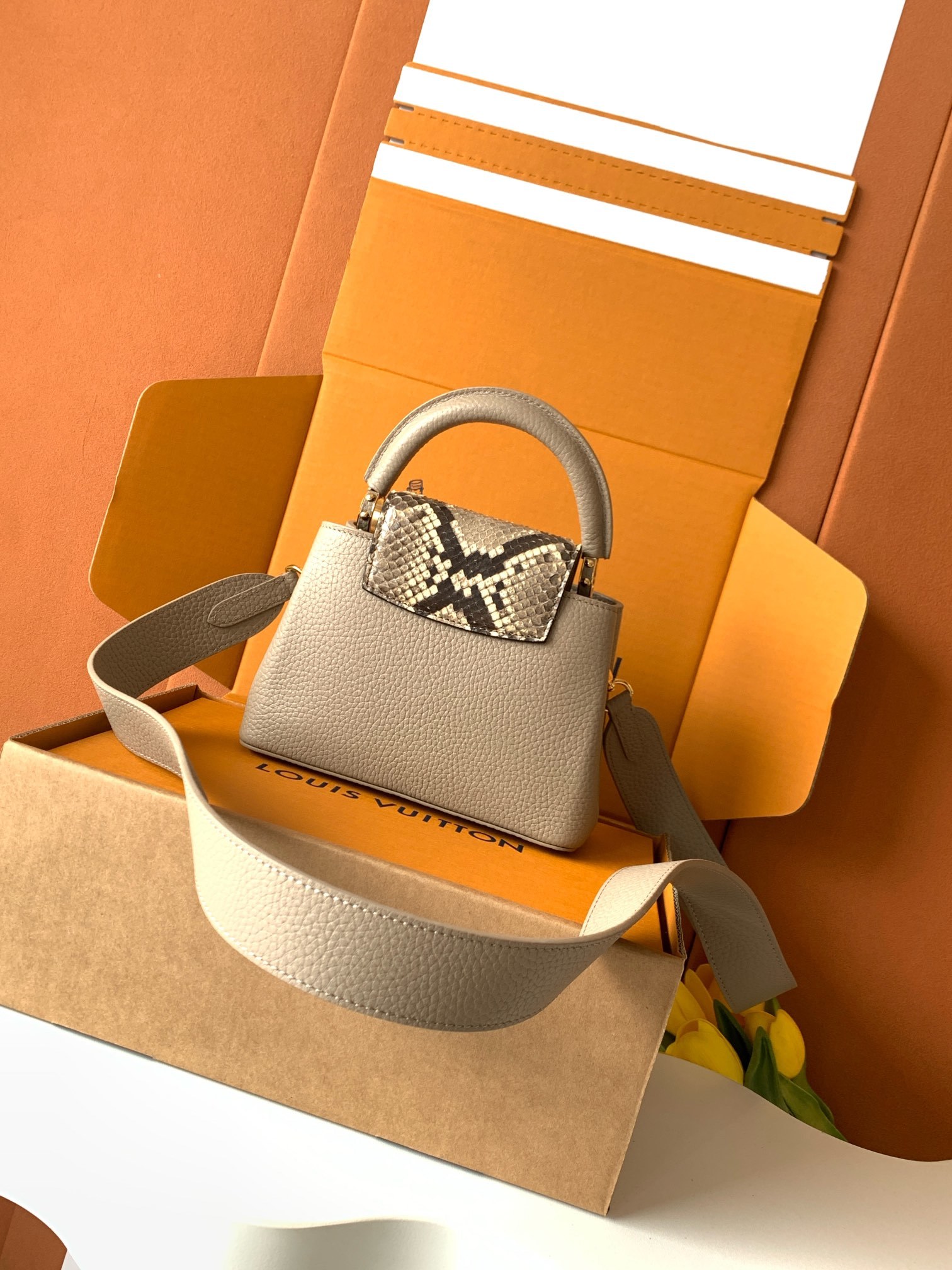 【特级MB新版芯片原厂皮】Capucines 迷你 灰色配亮光蟒蛇金型号:M81208材料:A级全钢五金