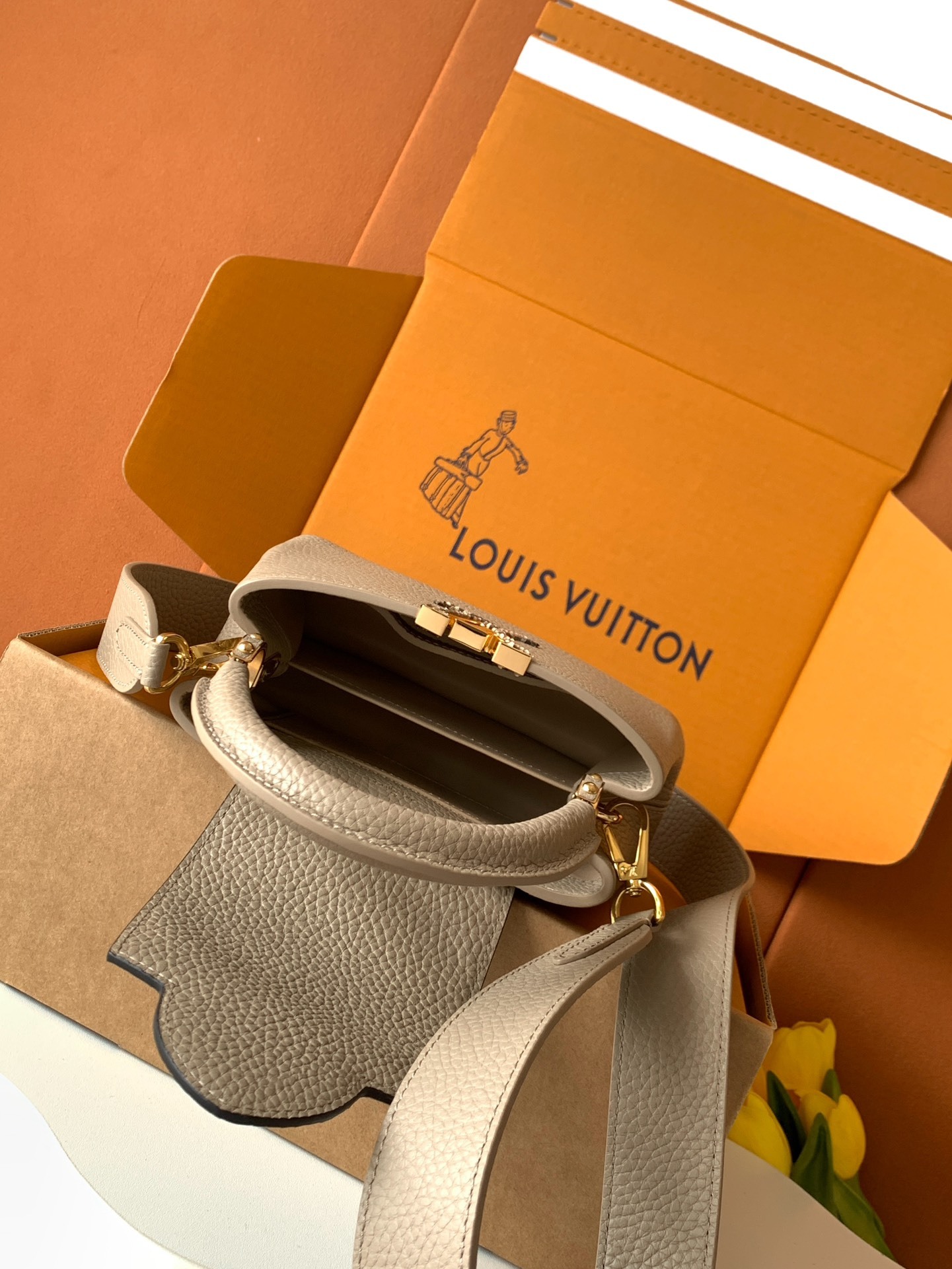 【特级MB新版芯片原厂皮】Capucines 迷你 灰色配亮光蟒蛇金型号:M81208材料:A级全钢五金