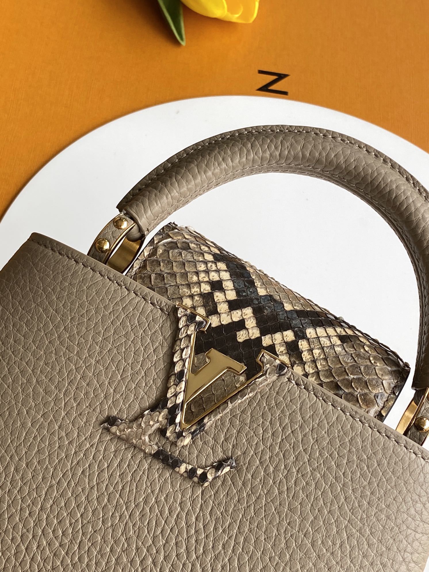 【特级MB新版芯片原厂皮】Capucines 迷你 灰色配亮光蟒蛇金型号:M81208材料:A级全钢五金