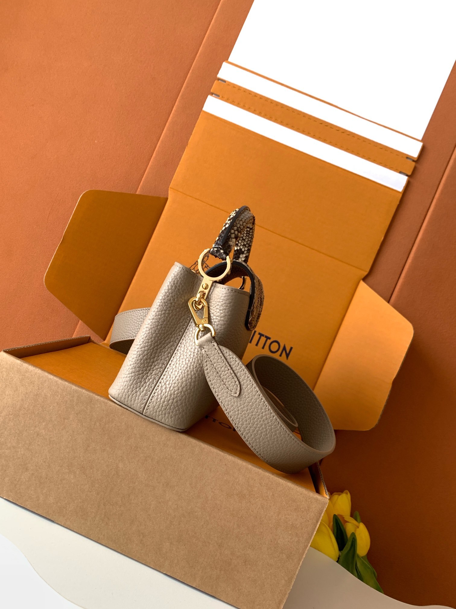 【特级MB芯片版原厂皮】Capucines 迷你 黑色配蟒蛇金型号:M81410灰色蟒蛇动态芯片版材料: