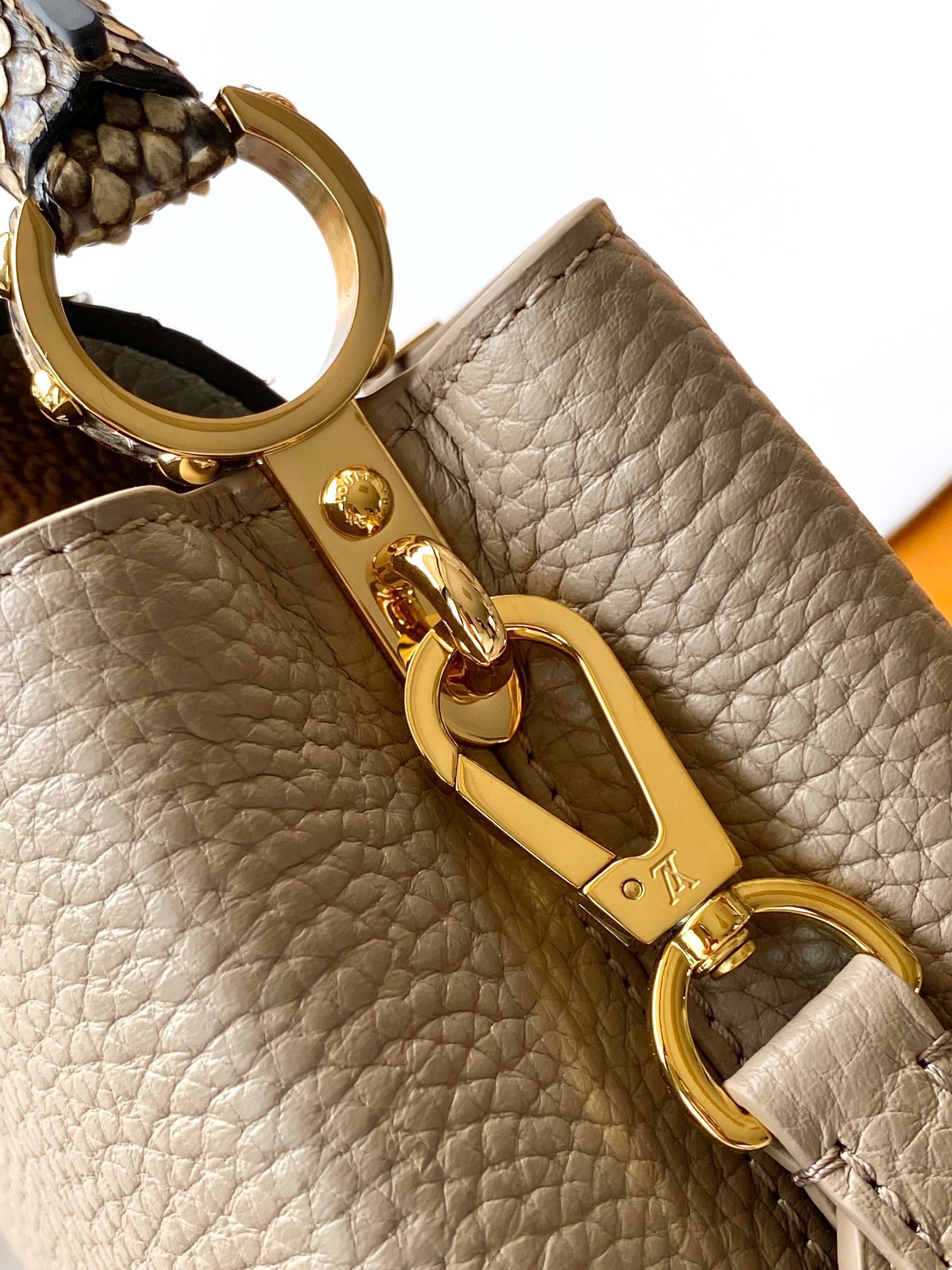 【特级MB芯片版原厂皮】Capucines 迷你 黑色配蟒蛇金型号:M81410灰色蟒蛇动态芯片版材料: