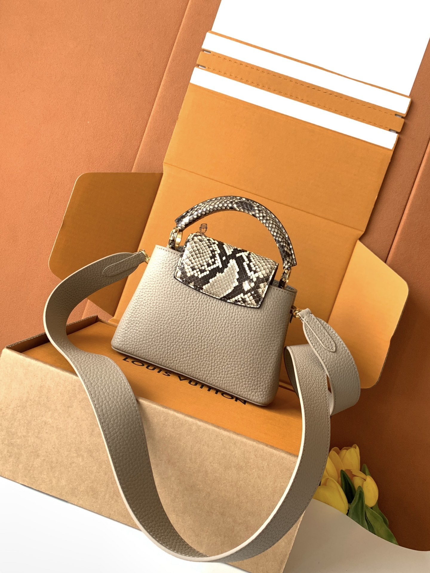 【特级MB芯片版原厂皮】Capucines 迷你 黑色配蟒蛇金型号:M81410灰色蟒蛇动态芯片版材料: