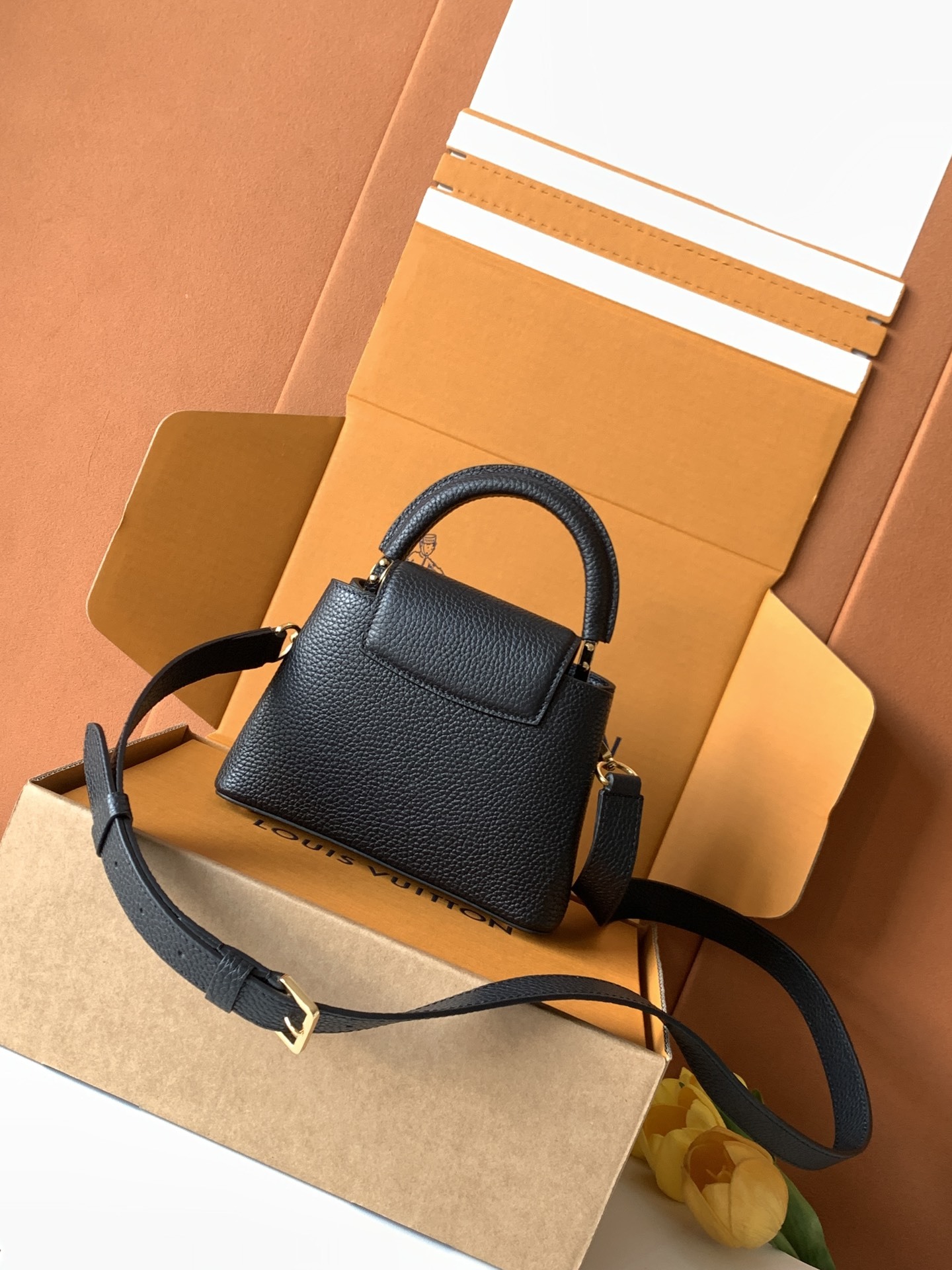 【特级MB新版芯片原厂皮】Capucines 迷你 黑色金型号:M24729材料:A级全钢五金,进口牛皮