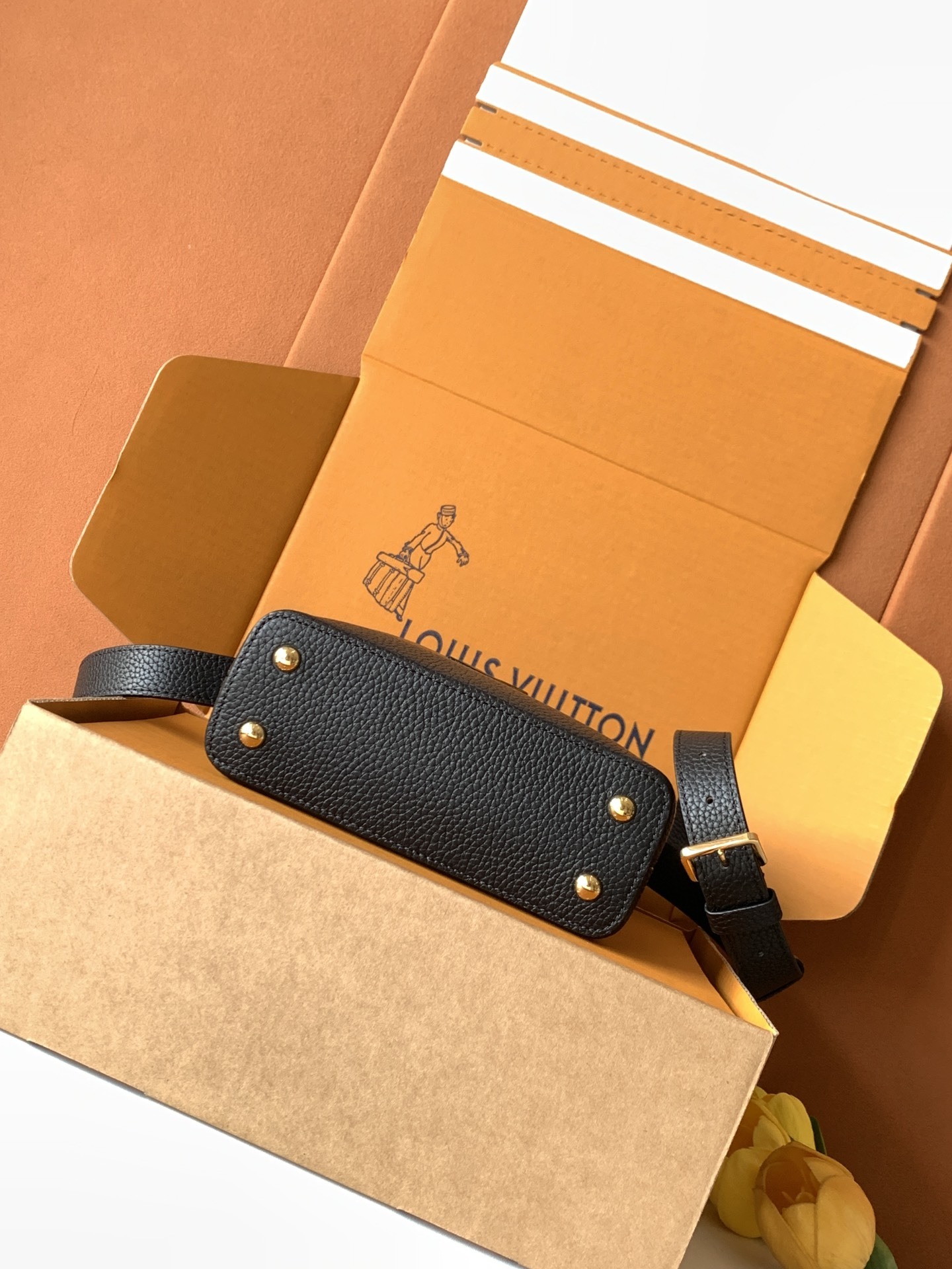 【特级MB新版芯片原厂皮】Capucines 迷你 黑色金型号:M24729材料:A级全钢五金,进口牛皮