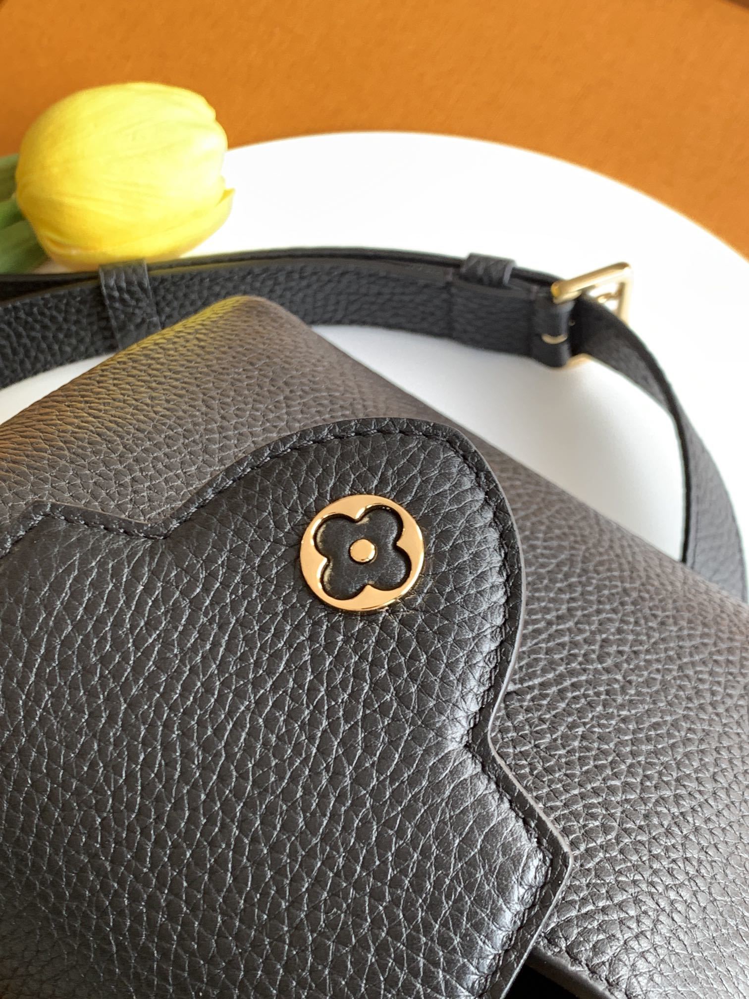 【特级MB新版芯片原厂皮】Capucines 迷你 黑色金型号:M24729材料:A级全钢五金,进口牛皮