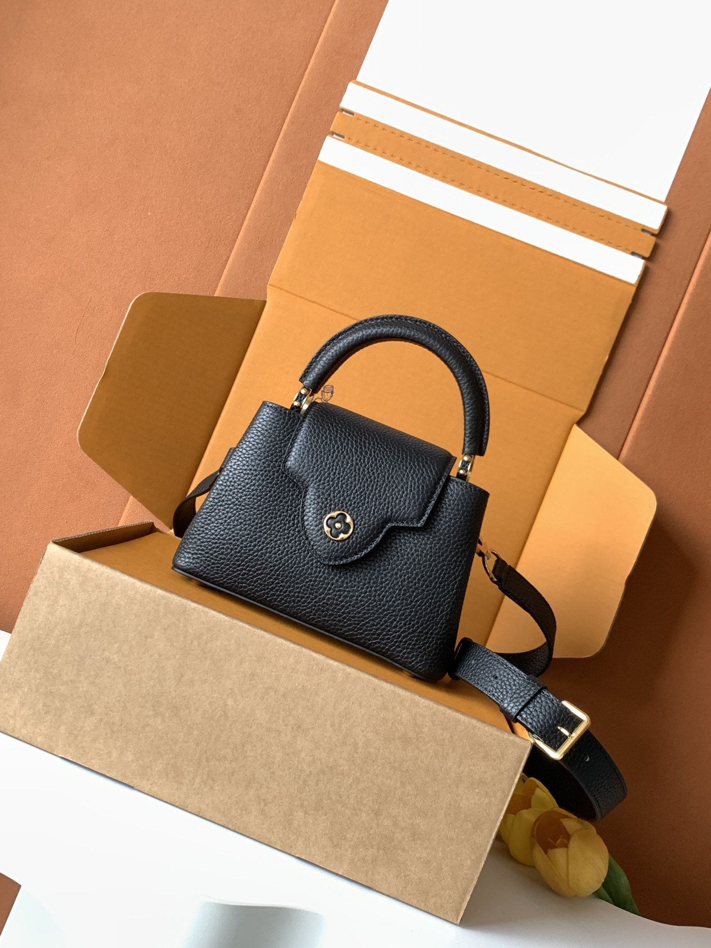 【特级MB新版芯片原厂皮】Capucines 迷你 黑色金型号:M24729材料:A级全钢五金,进口牛皮