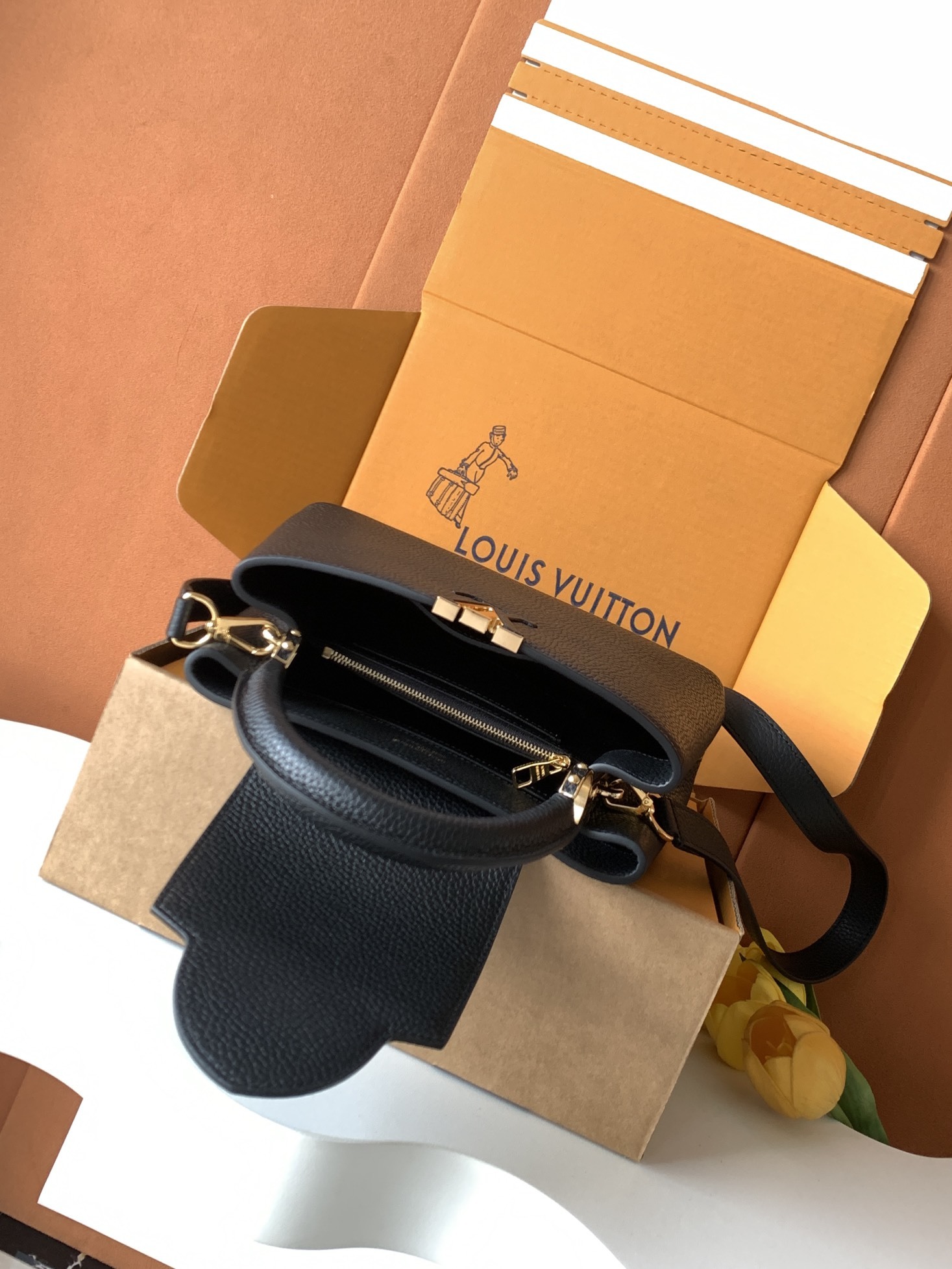 【特级MB新版芯片原厂皮】Capucines 迷你 黑色金型号:M24728材料:A级全钢五金,进口牛皮