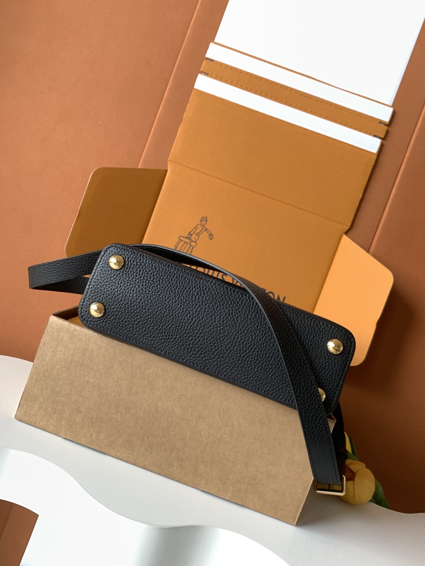 【特级MB新版芯片原厂皮】Capucines 迷你 黑色金型号:M24728材料:A级全钢五金,进口牛皮