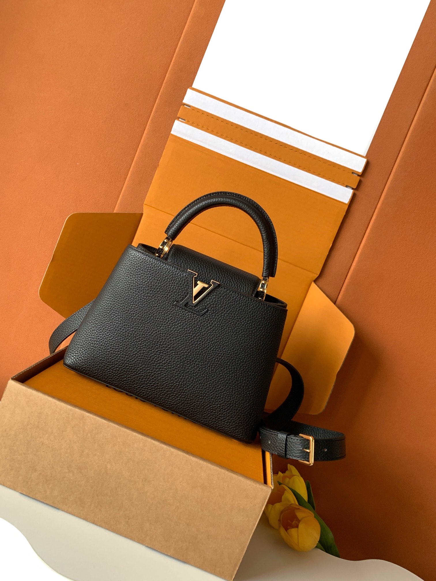 【特级MB新版芯片原厂皮】Capucines 迷你 黑色金型号：M24728材料：A级全钢五金，进口牛皮