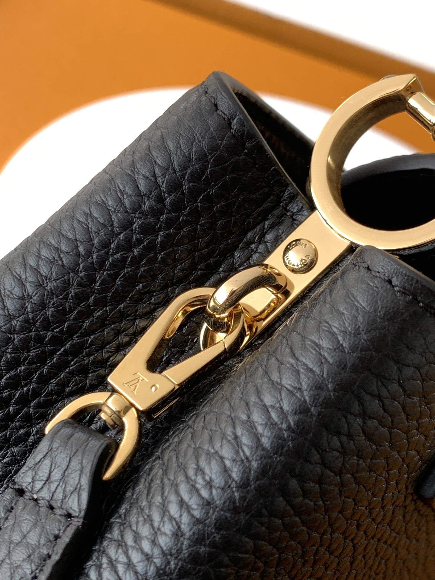 【特级全钢】Capucines 迷你 黑色金型号:M23943材料:A级全钢五金,进口牛皮包装:全套原厂