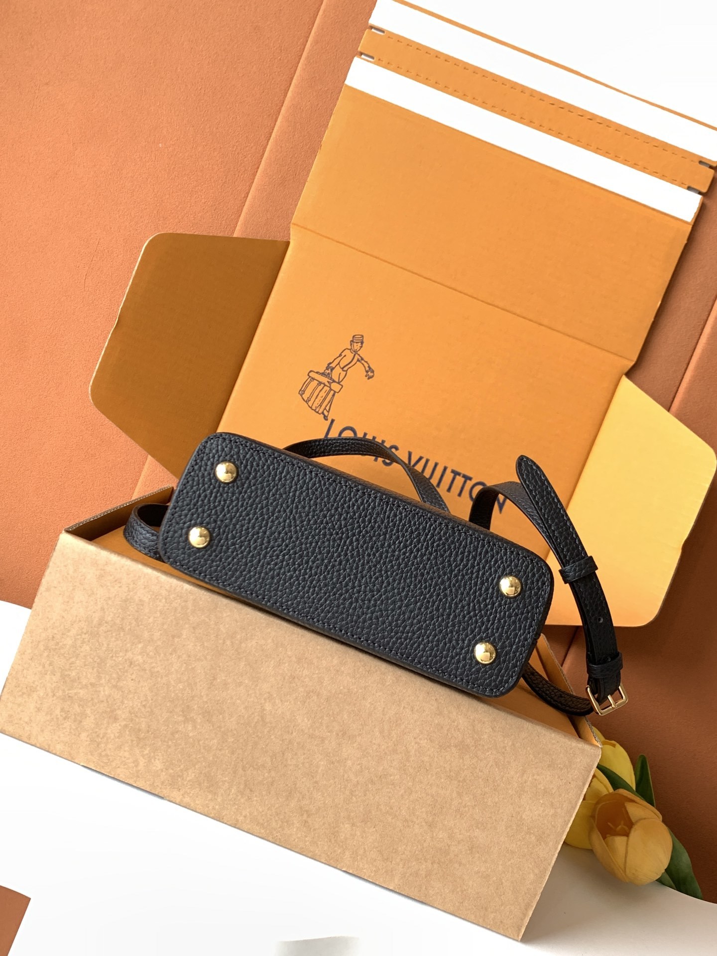 【特级全钢】Capucines 迷你 黑色金型号:M23943材料:A级全钢五金,进口牛皮包装:全套原厂