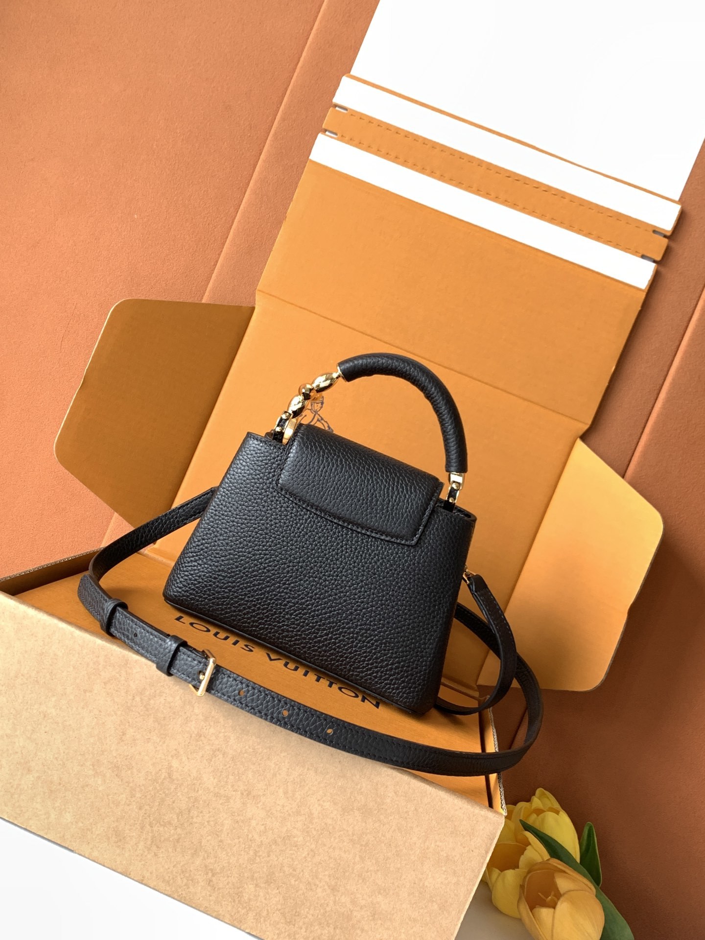 【特级全钢】Capucines 迷你 黑色金型号:M23943材料:A级全钢五金,进口牛皮包装:全套原厂