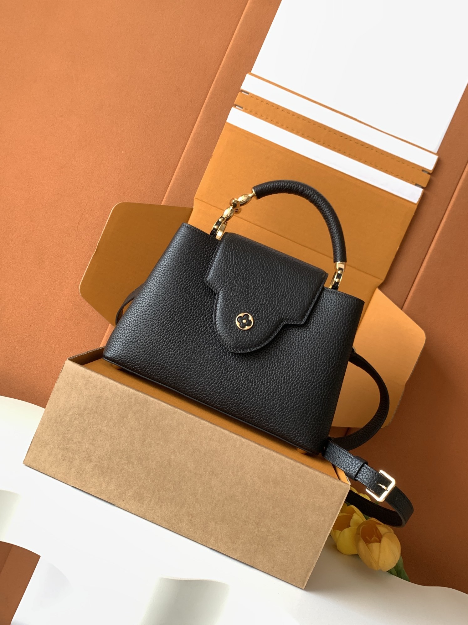 【特级全钢】Capucines 小号 黑色金型号:M24698材料:A级全钢五金,进口牛皮包装:全套原厂