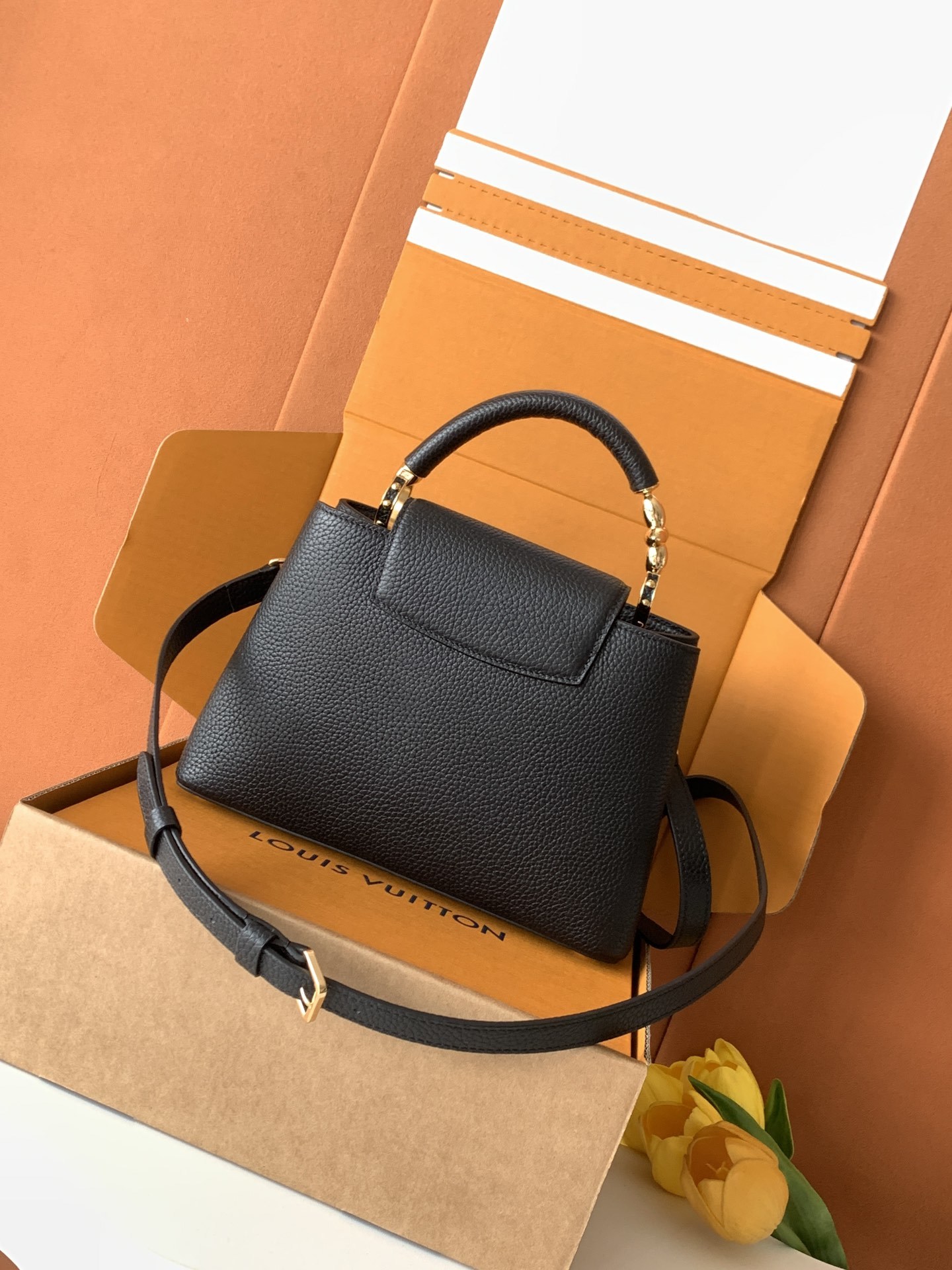 【特级全钢】Capucines 小号 黑色金型号:M24698材料:A级全钢五金,进口牛皮包装:全套原厂