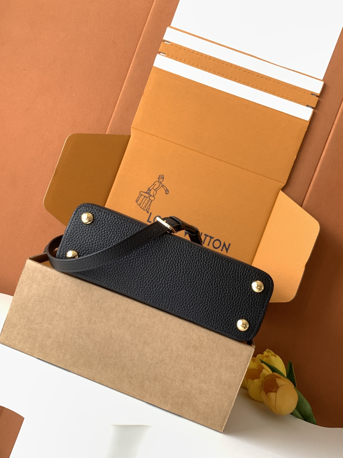 【特级全钢】Capucines 小号 黑色金型号:M24698材料:A级全钢五金,进口牛皮包装:全套原厂