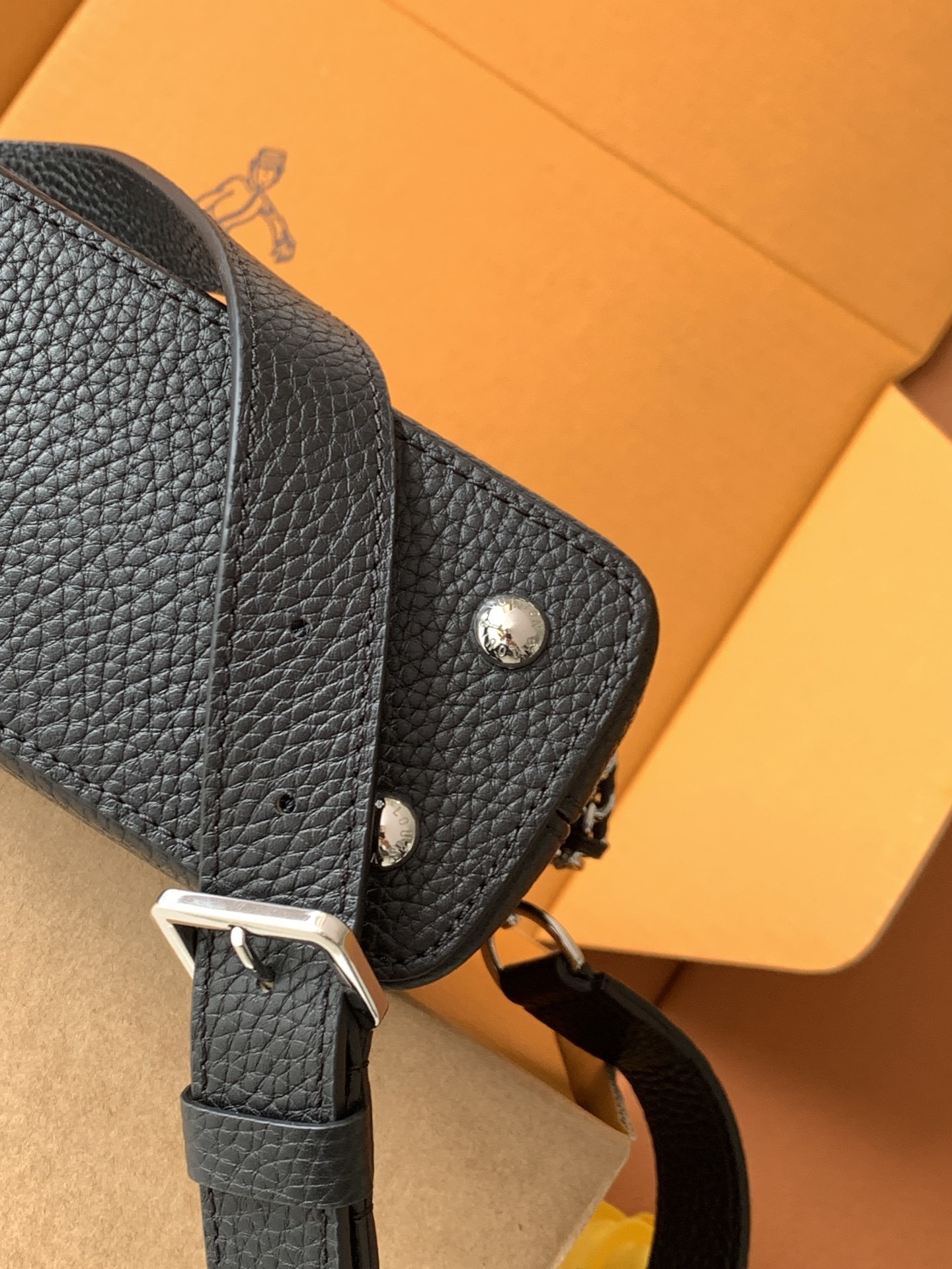 【全钢五金 MB163c01变码芯片】特级配全套包装 款号M11908 进口牛皮黑色银扣本款Capuci