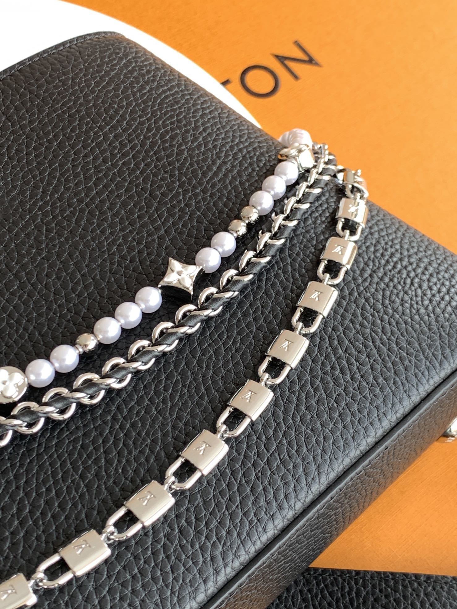 【全钢五金 MB163c01变码芯片】特级配全套包装 款号M11909 进口牛皮黑色银扣本款Capuci