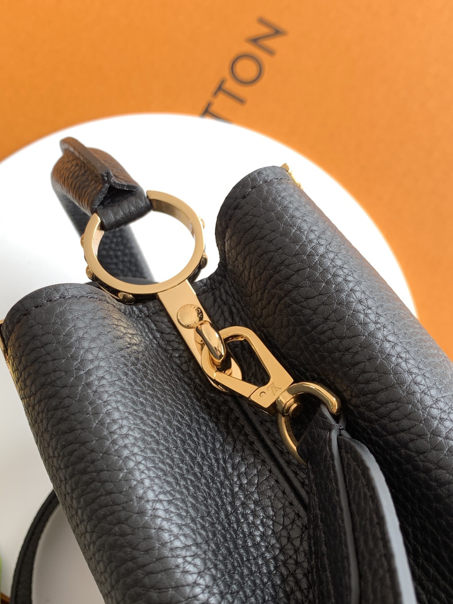 【全钢五金 变码芯片】特级配全套包装 💋 M56660进口牛皮黑色 金扣】 花冠全钢五金Capucine