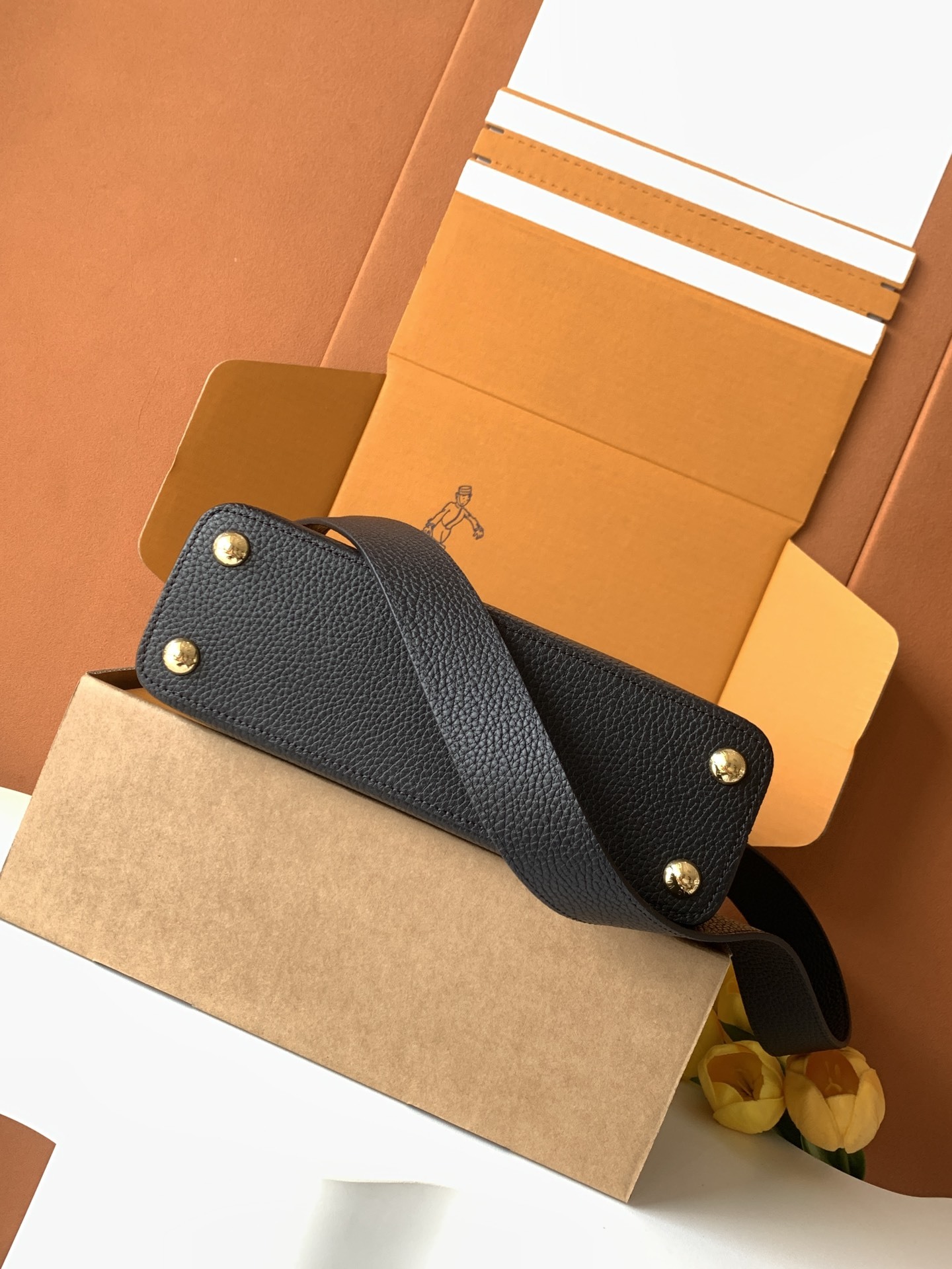 【全钢五金 变码芯片】特级配全套包装 💋 M56660进口牛皮黑色 金扣】 花冠全钢五金Capucine