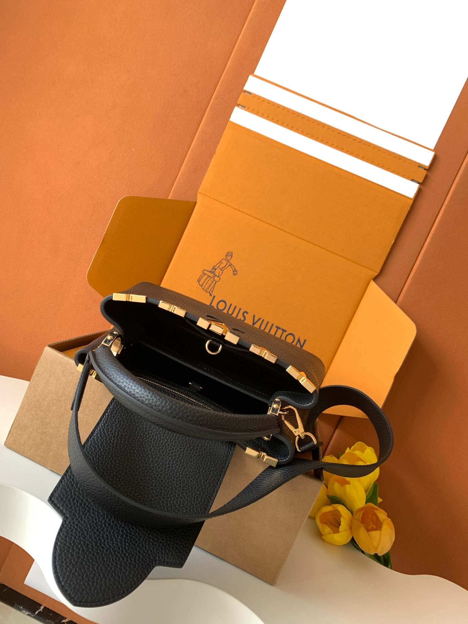 【全钢五金 变码芯片】特级配全套包装 💋 M56660进口牛皮黑色 金扣】 花冠全钢五金Capucine