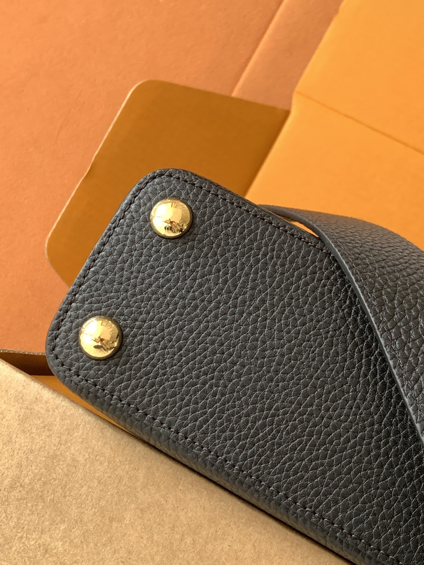 【全钢五金 变码芯片】特级配全套包装 💋 M56660进口牛皮黑色 金扣】 花冠全钢五金Capucine