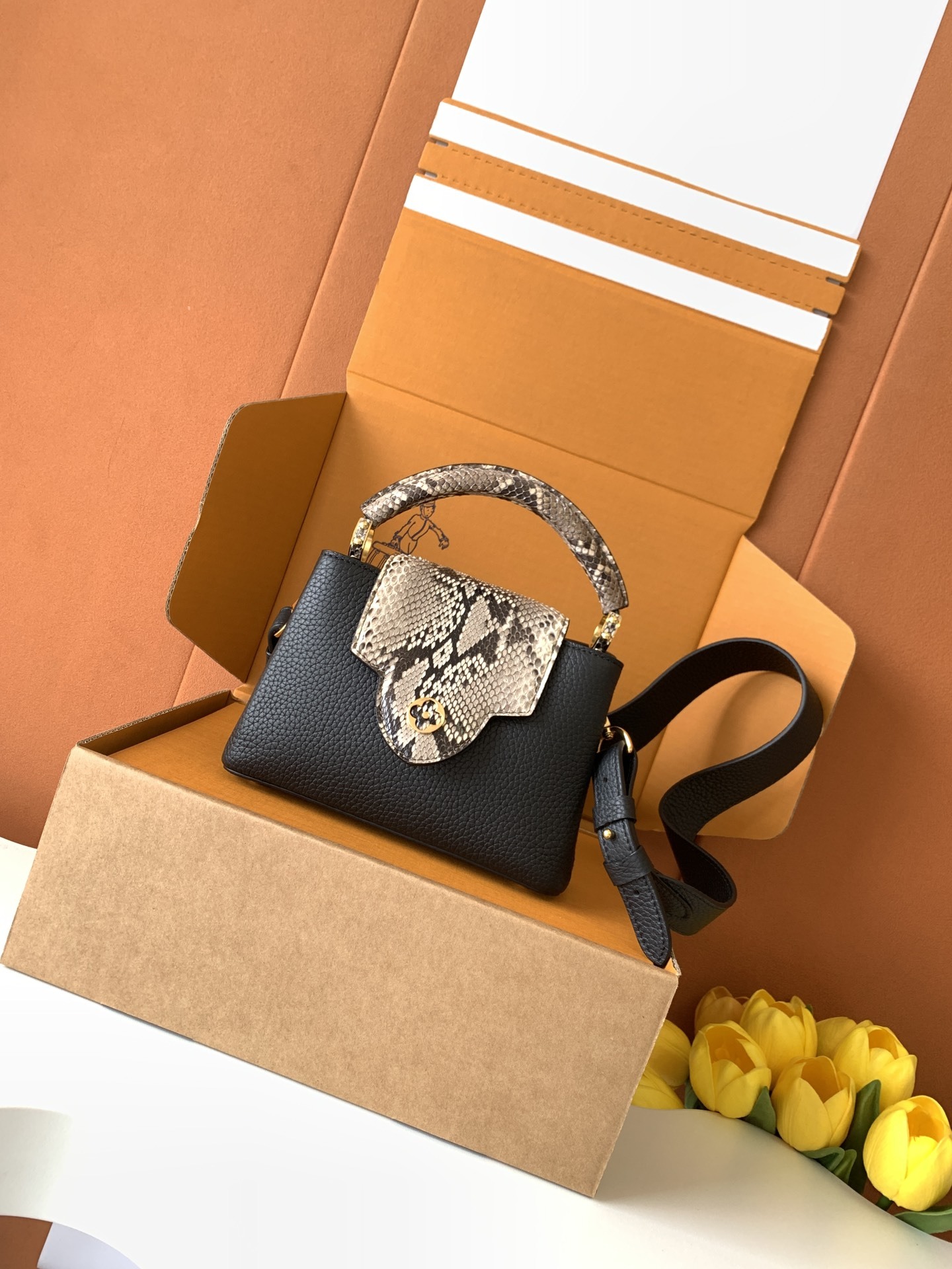 【特级MB芯片版原厂皮】Capucines 迷你 进口牛皮黑色配蟒蛇金型号:M80041进口牛皮黑色配亮