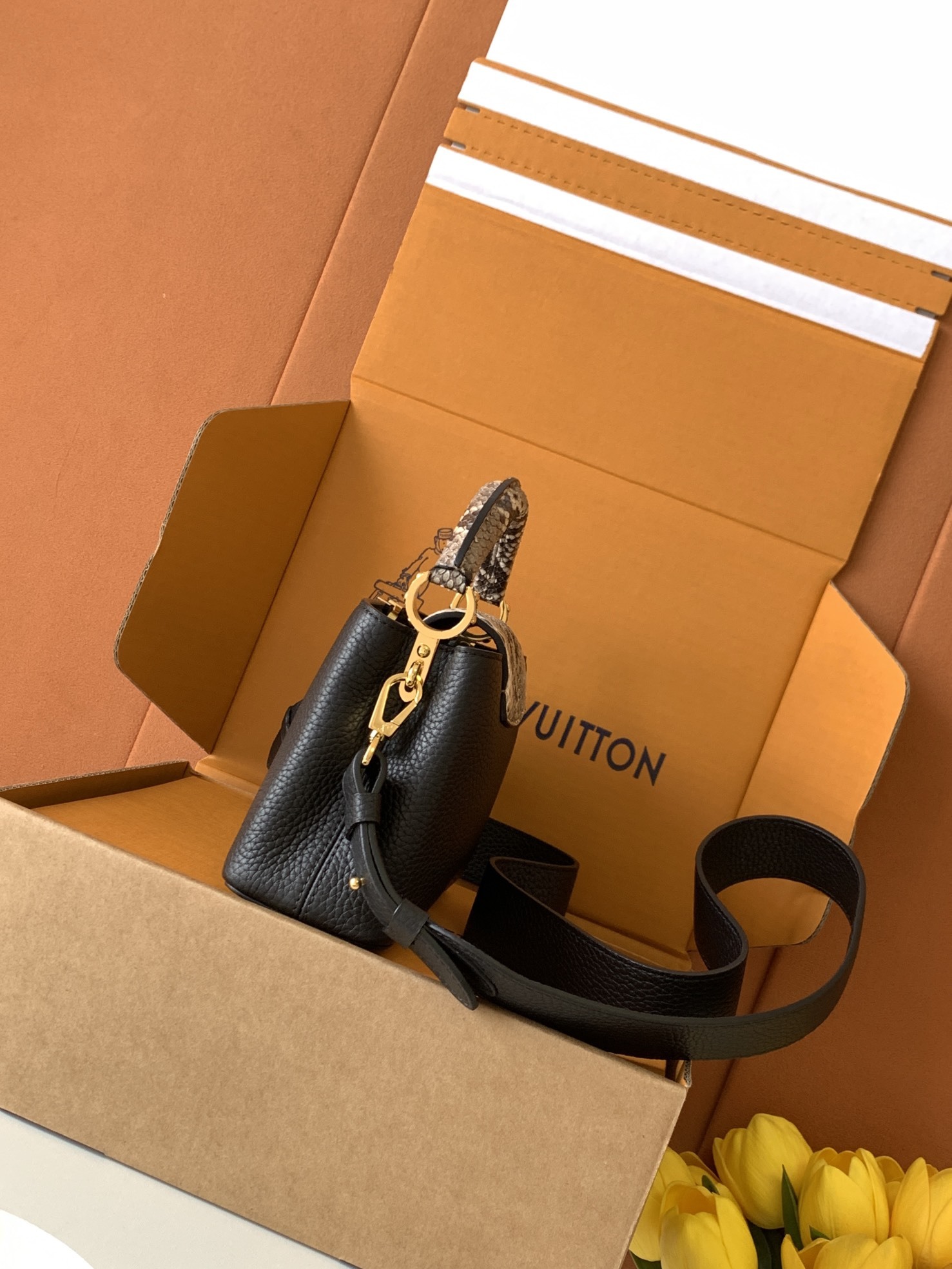 【特级MB芯片版原厂皮】Capucines 迷你 进口牛皮黑色配蟒蛇金型号:M80041进口牛皮黑色配亮