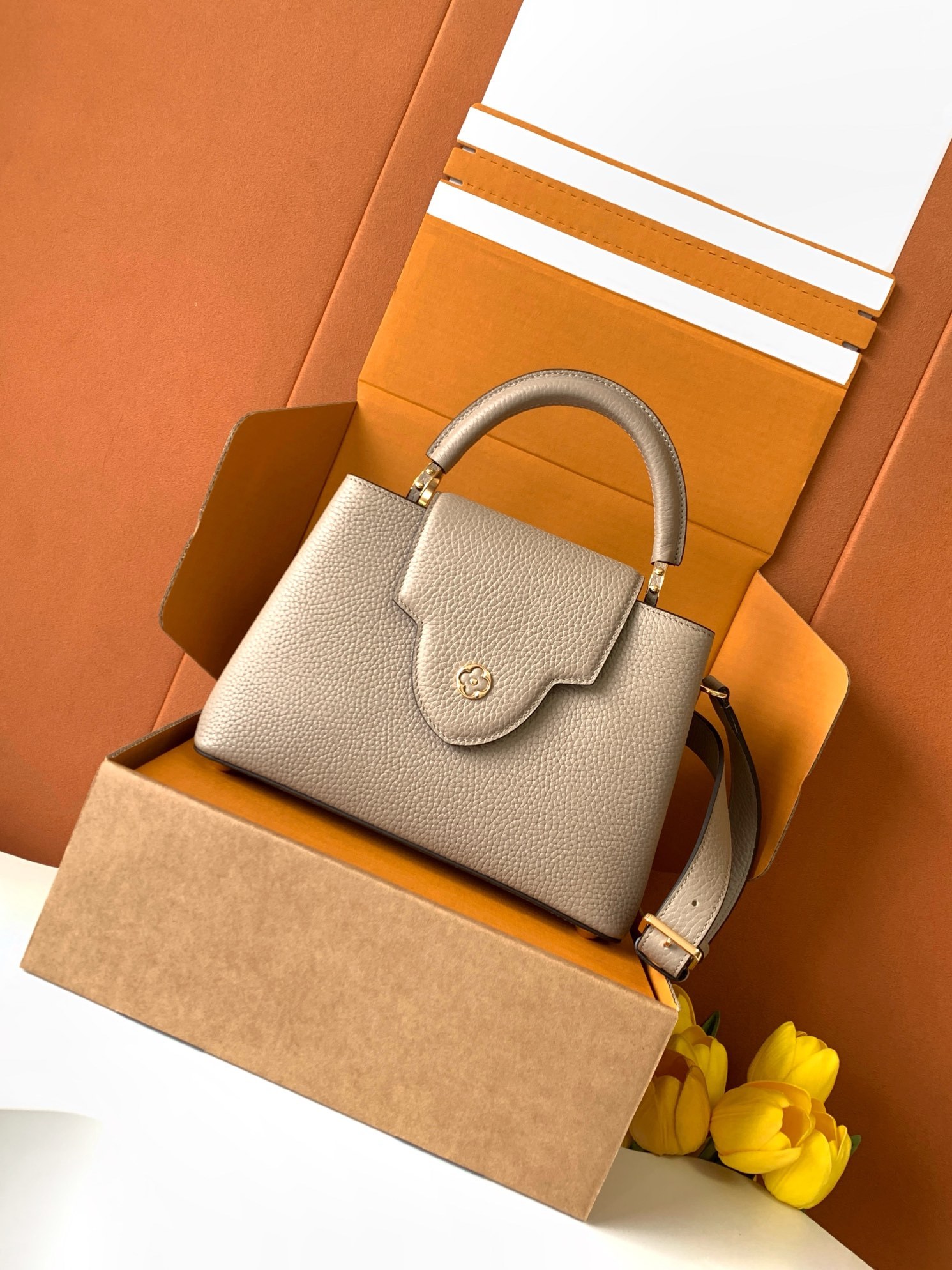 【特级MB新版芯片原厂皮】Capucines 迷你 大象灰金型号:M24728材料:A级全钢五金,进口牛