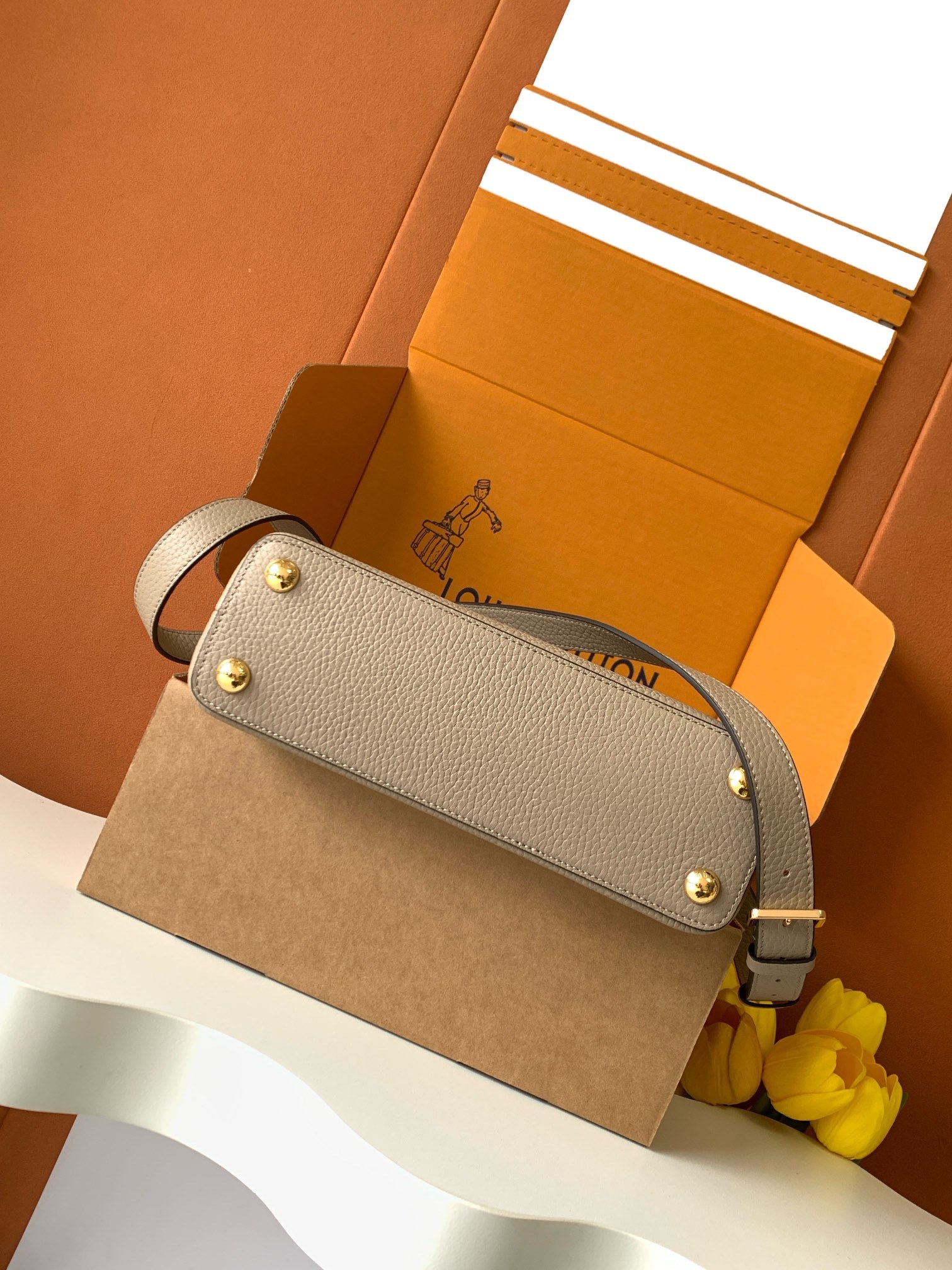 【特级MB新版芯片原厂皮】Capucines 迷你 大象灰金型号:M24728材料:A级全钢五金,进口牛