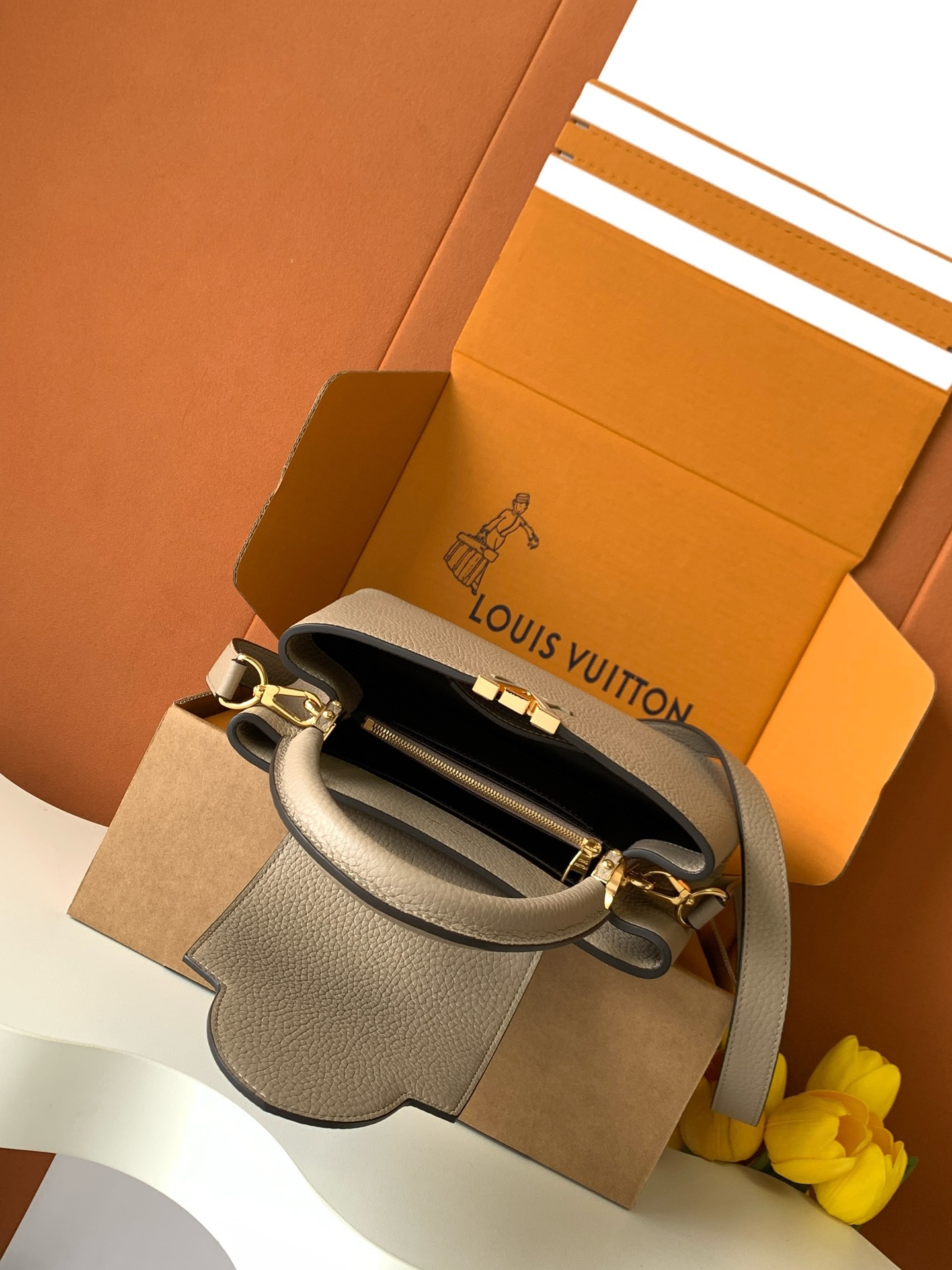 【特级MB新版芯片原厂皮】Capucines 迷你 大象灰金型号:M24728材料:A级全钢五金,进口牛