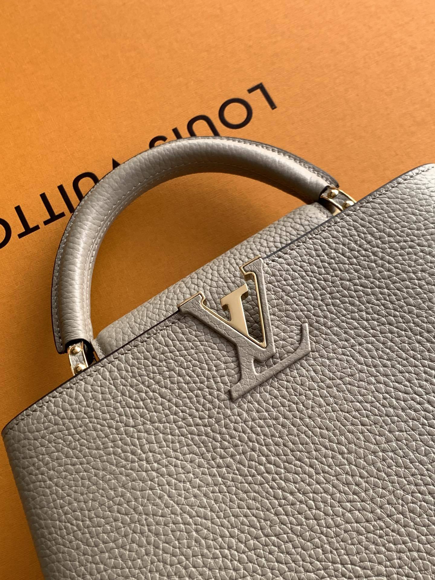 【特级MB新版芯片原厂皮】Capucines 迷你 大象灰金型号:M24728材料:A级全钢五金,进口牛