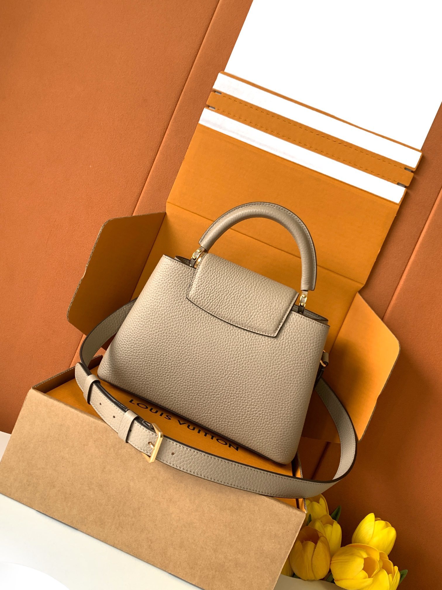 【特级MB新版芯片原厂皮】Capucines 迷你 大象灰金型号:M24728材料:A级全钢五金,进口牛