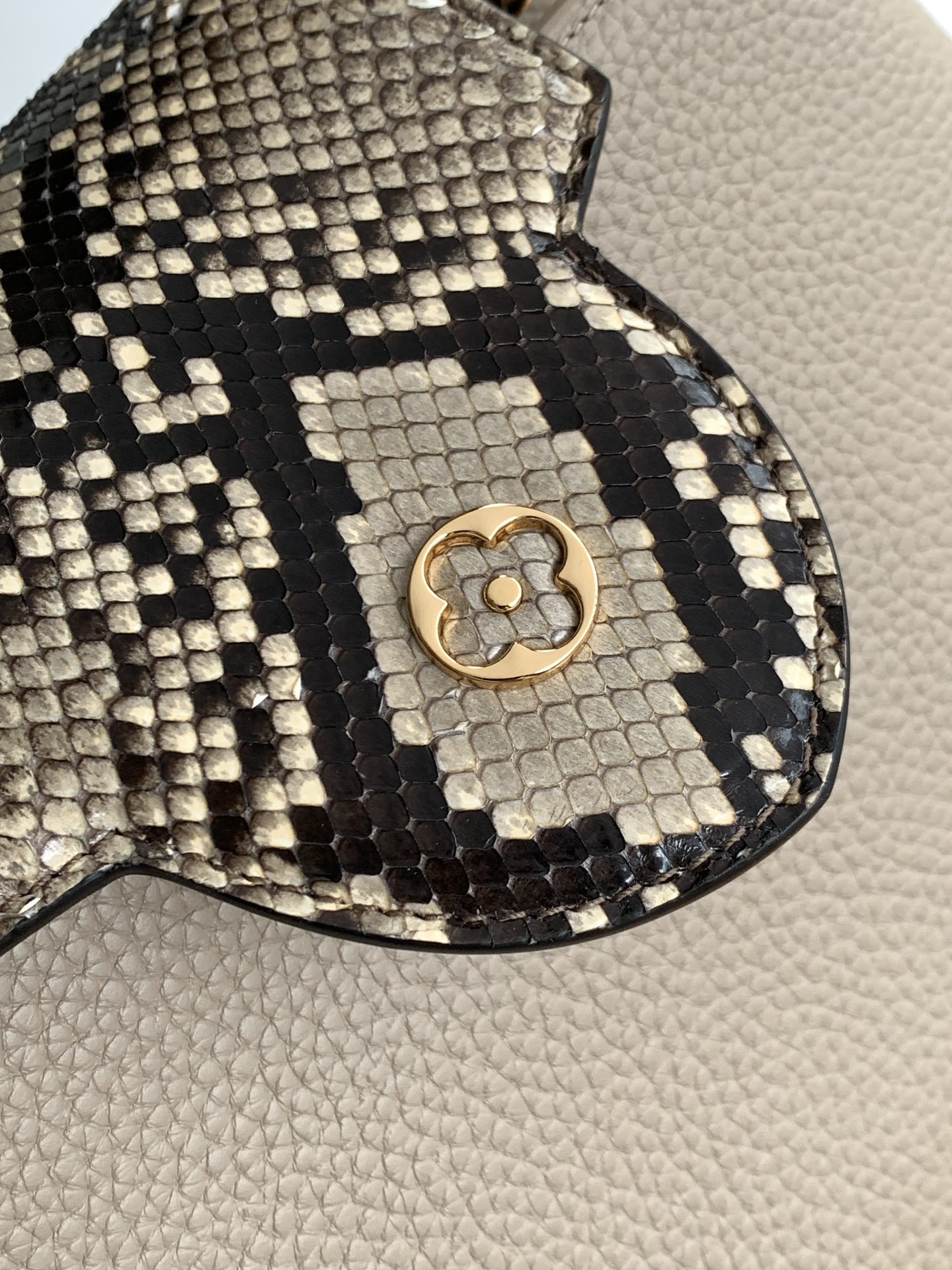 Fendi 全钢 N80071进口牛皮灰配蟒蛇金扣
